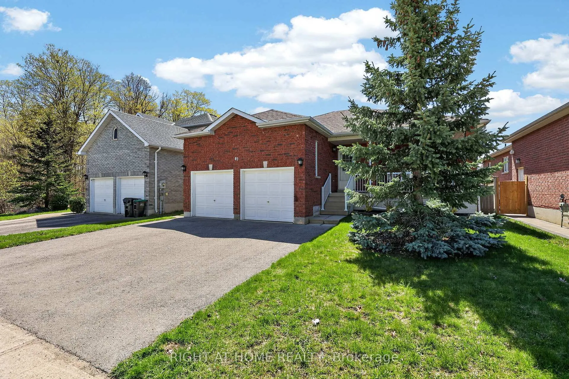 Photo 3 of 87 Jessica Drive, Barrie, Painswick South — HOMEH