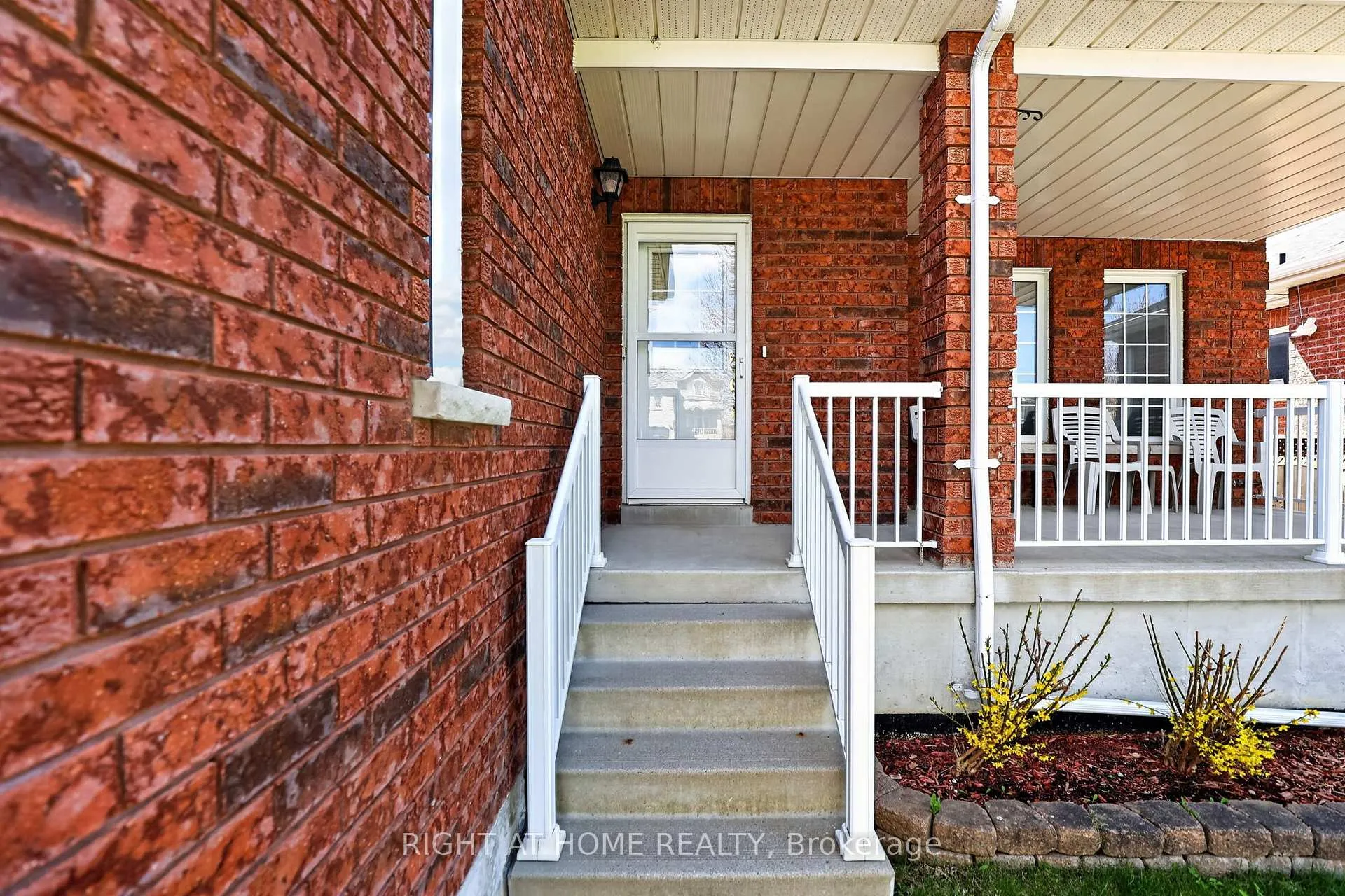 Photo 4 of 87 Jessica Drive, Barrie, Painswick South — HOMEH