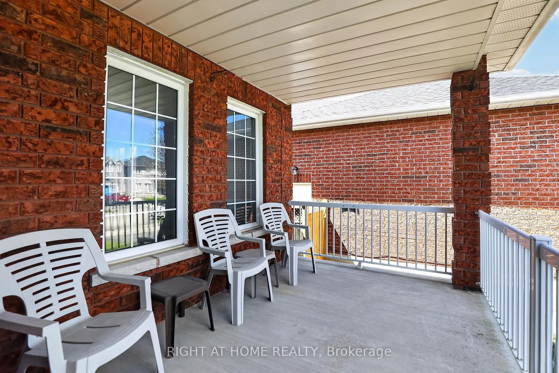Photo 5 of 87 Jessica Drive, Barrie, Painswick South — HOMEH