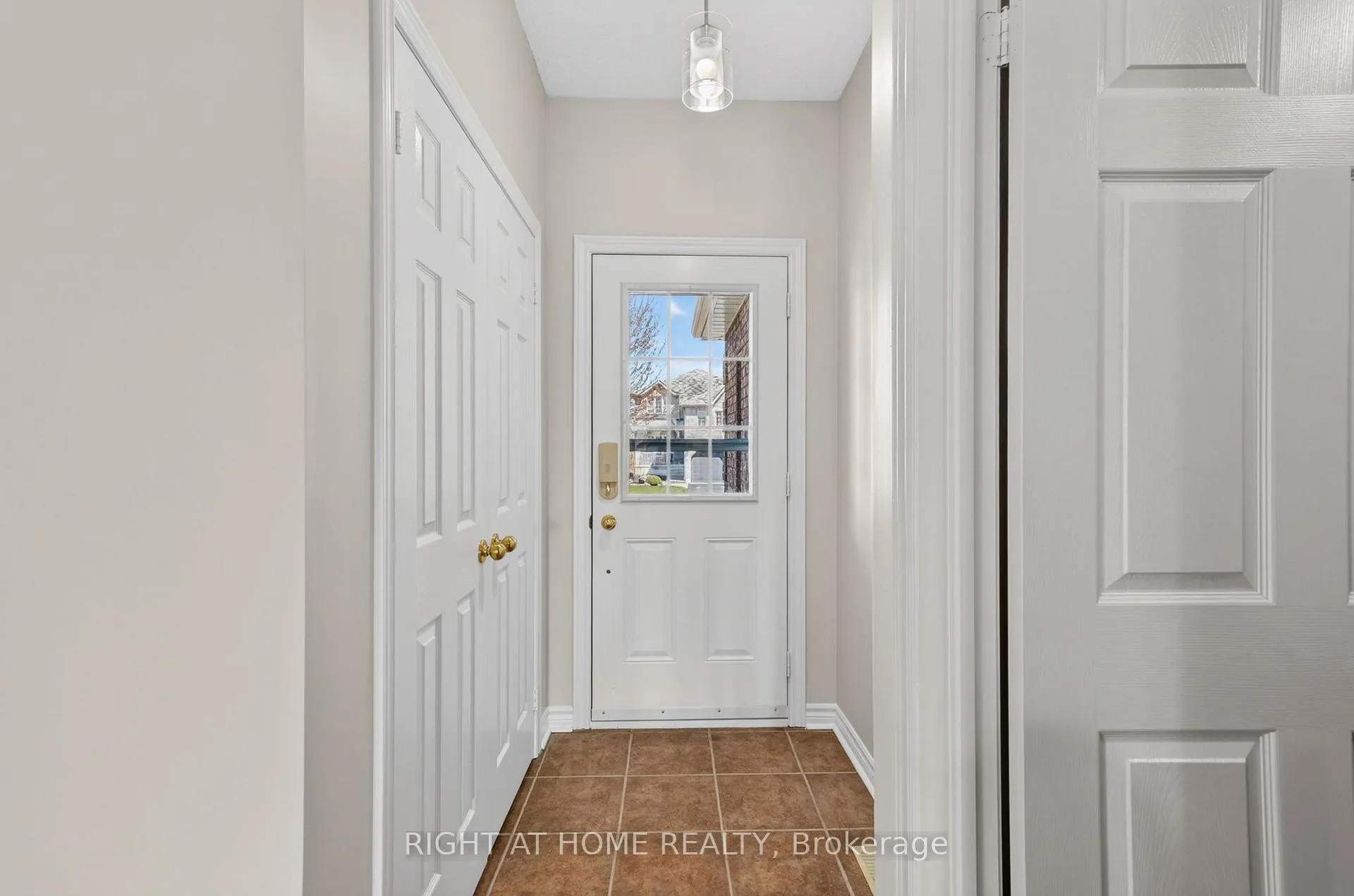 Photo 7 of 87 Jessica Drive, Barrie, Painswick South — HOMEH