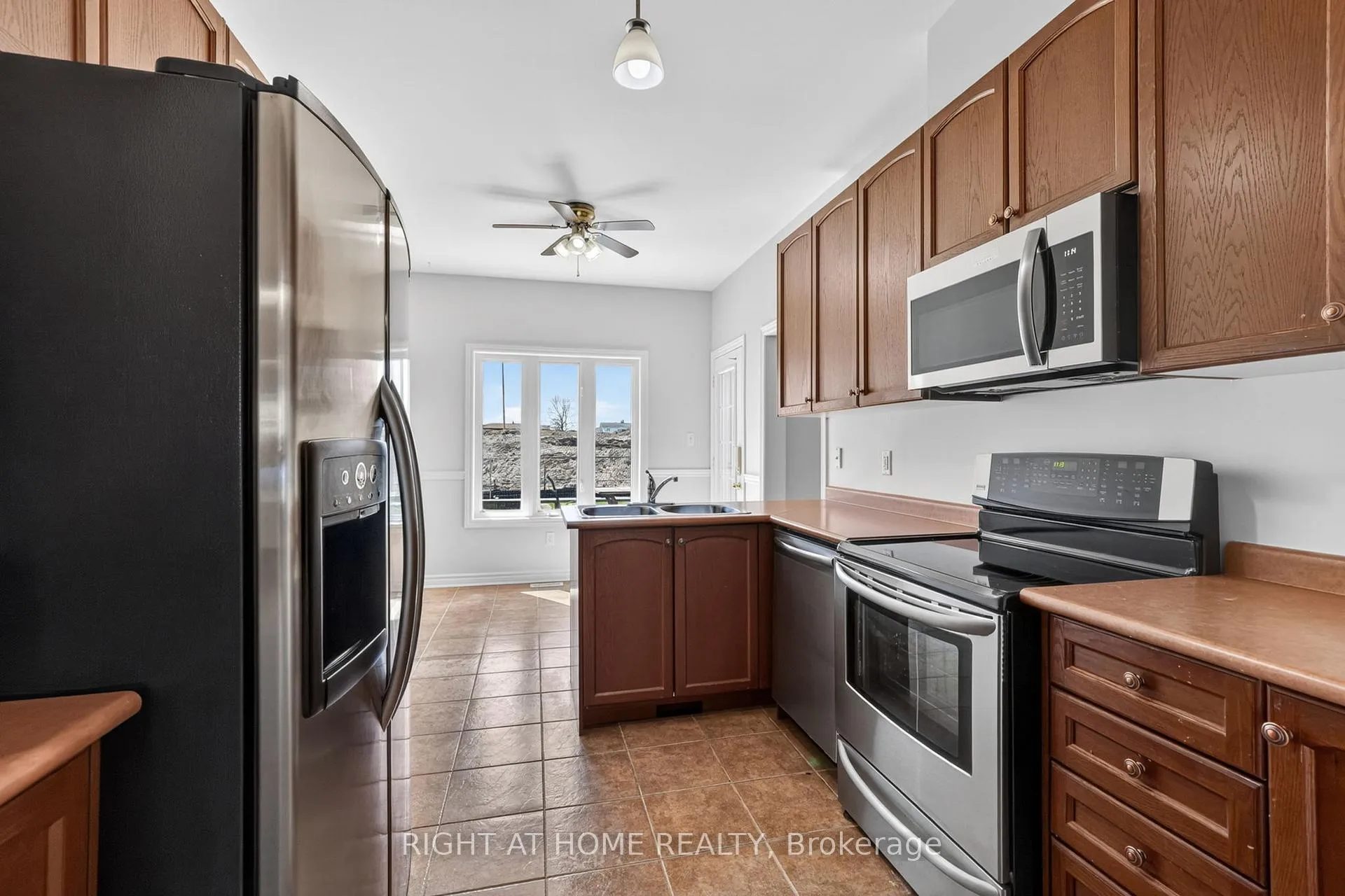 Photo 10 of 87 Jessica Drive, Barrie, Painswick South — HOMEH