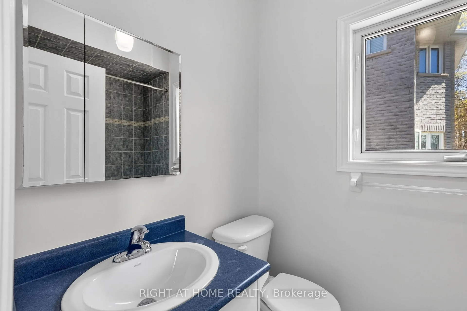 Photo 24 of 87 Jessica Drive, Barrie, Painswick South — HOMEH