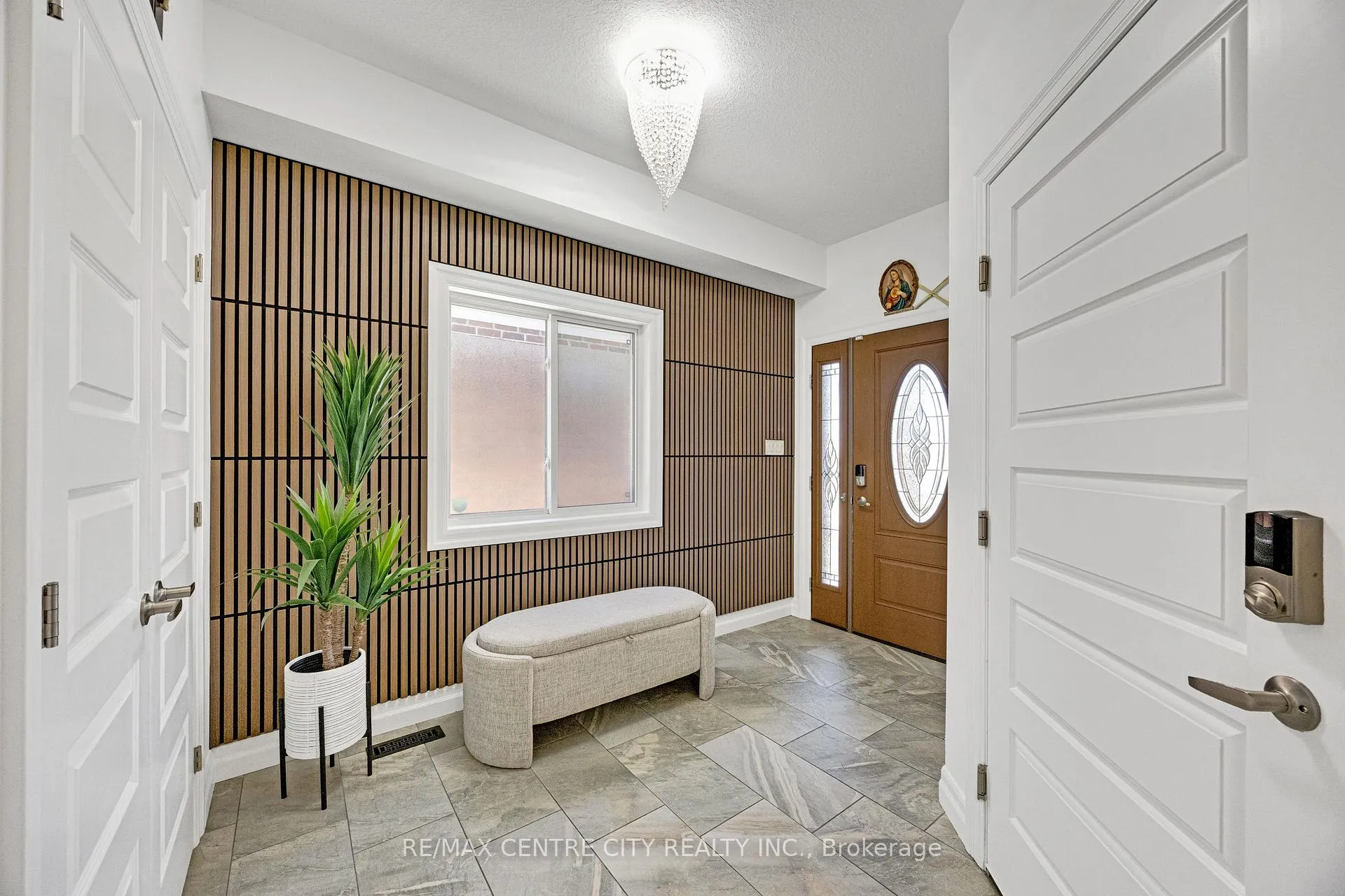 Photo 8 of 668 Freeport Street, London, North E — HOMEH