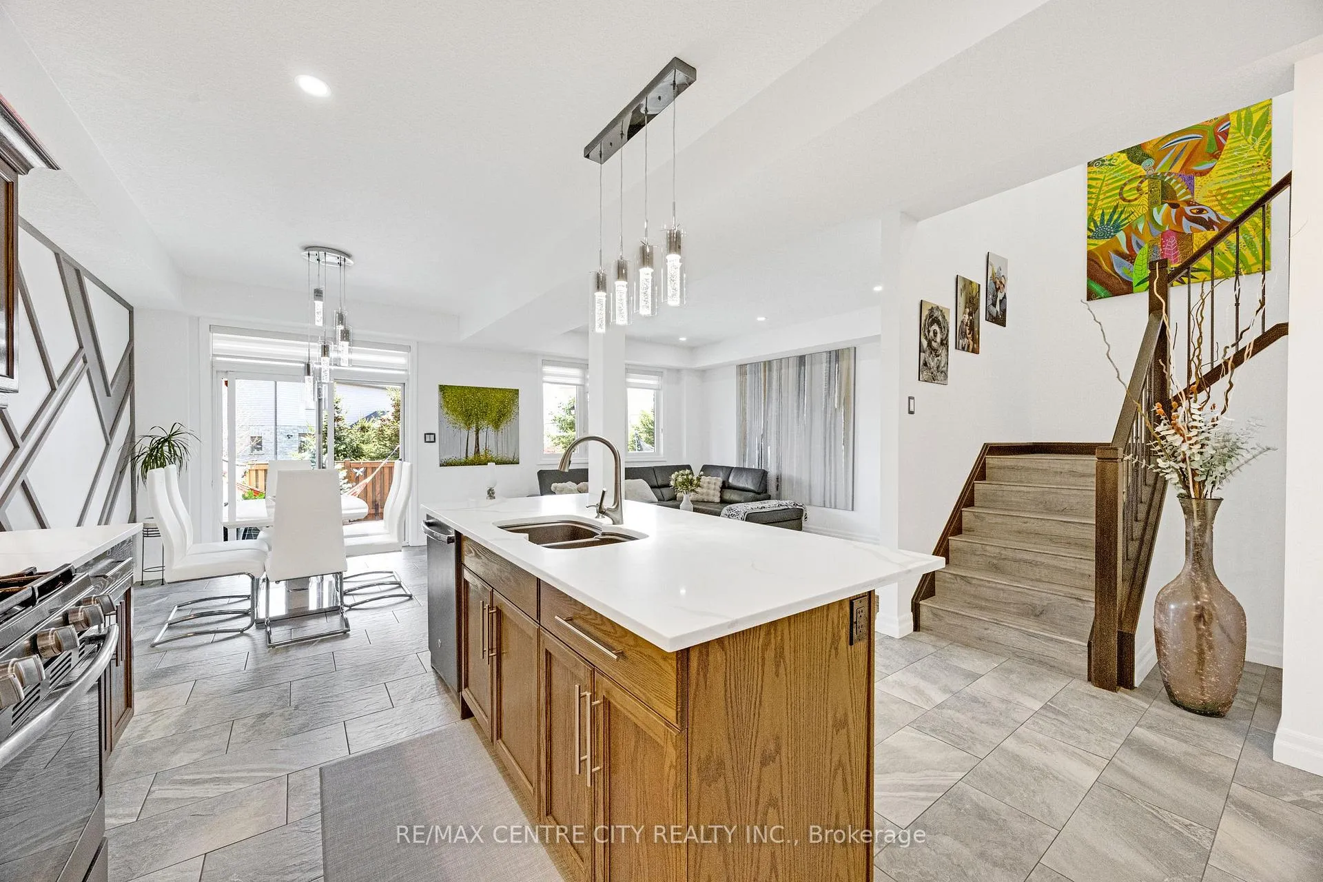 Photo 11 of 668 Freeport Street, London, North E — HOMEH