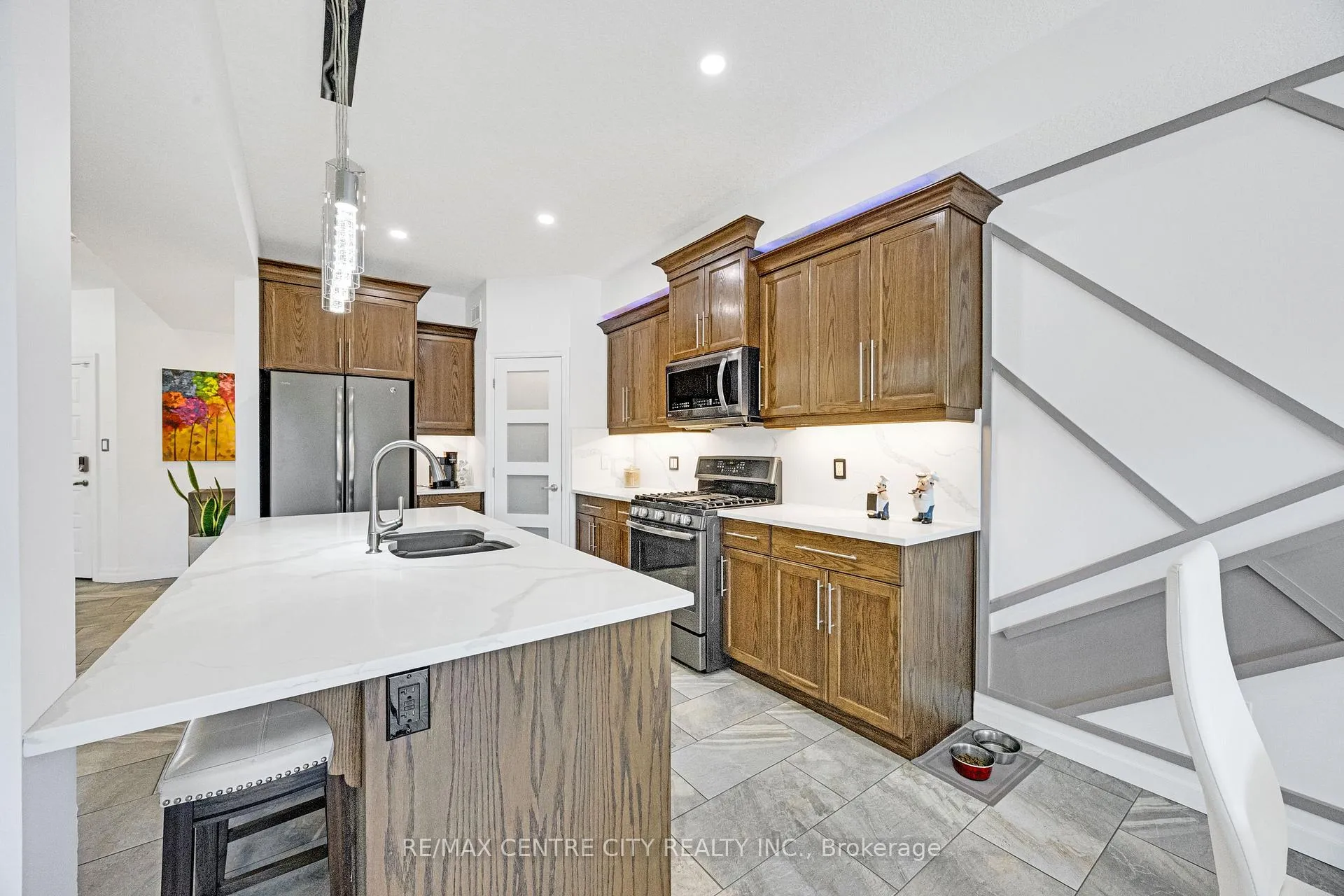 Photo 14 of 668 Freeport Street, London, North E — HOMEH