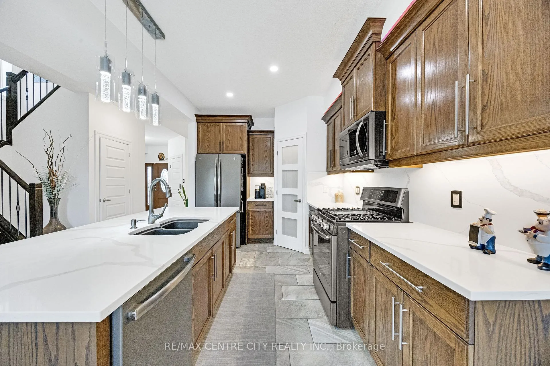 Photo 15 of 668 Freeport Street, London, North E — HOMEH