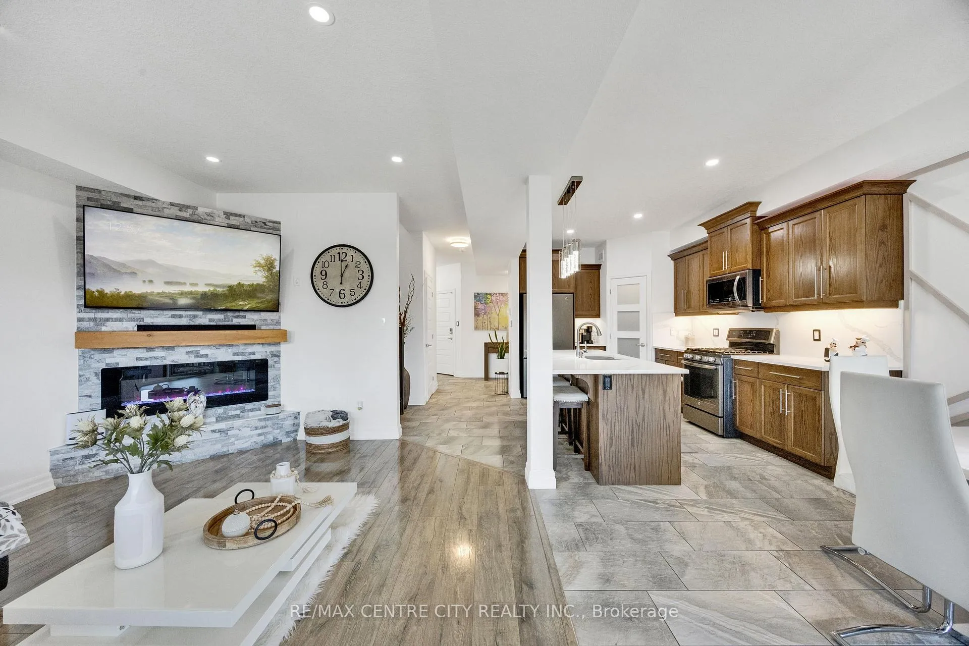 Photo 22 of 668 Freeport Street, London, North E — HOMEH