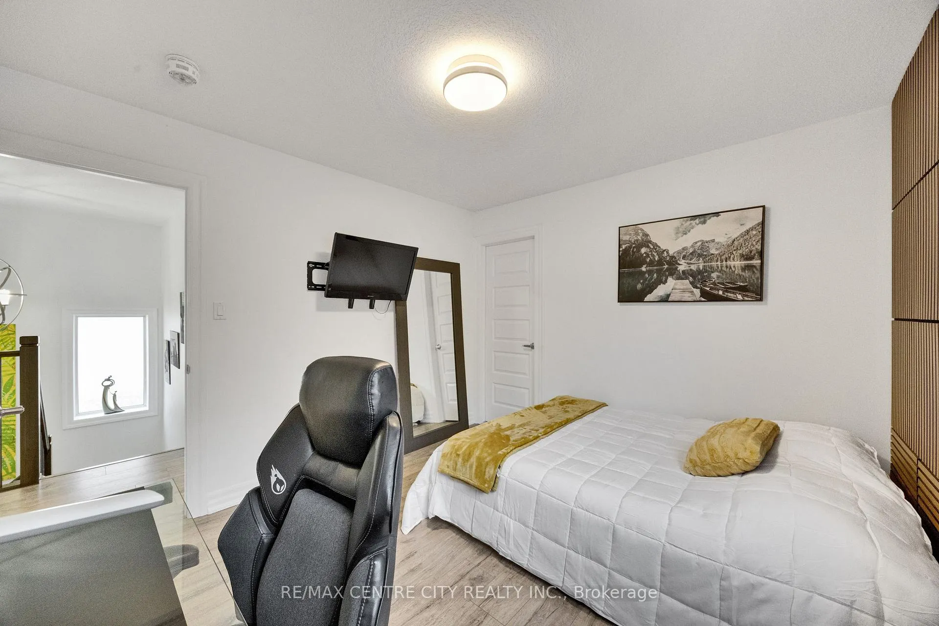 Photo 31 of 668 Freeport Street, London, North E — HOMEH