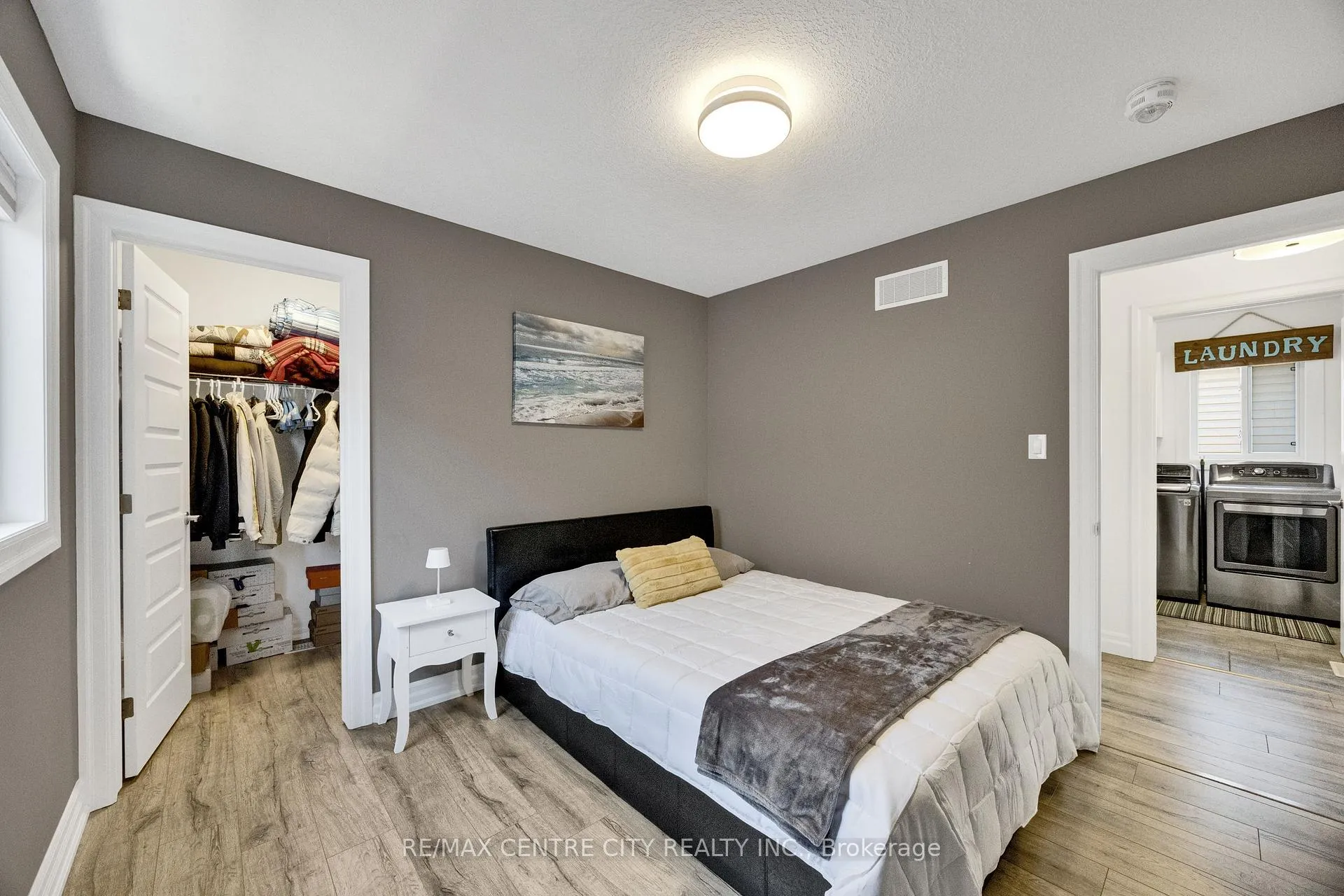 Photo 32 of 668 Freeport Street, London, North E — HOMEH