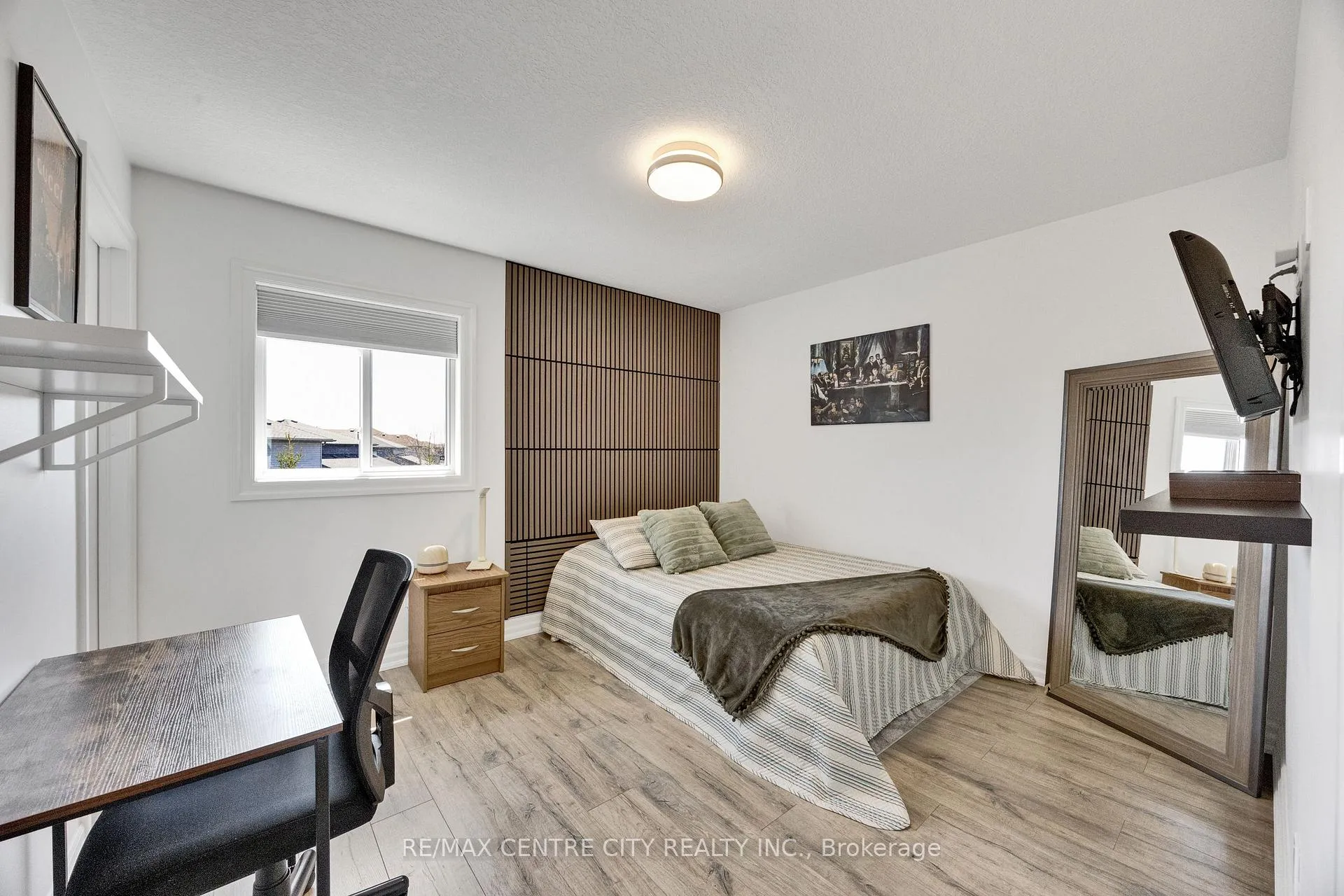 Photo 34 of 668 Freeport Street, London, North E — HOMEH
