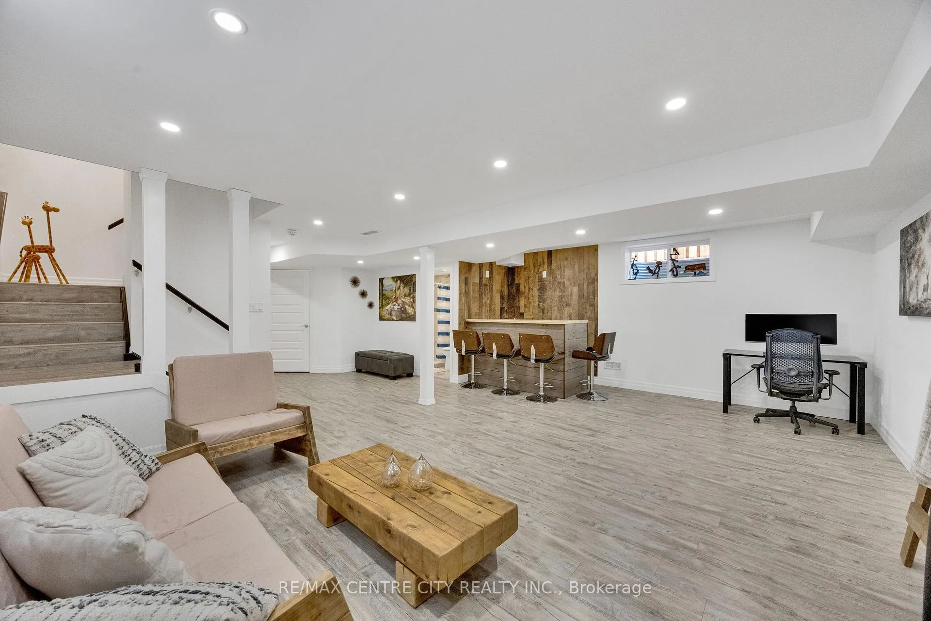 Photo 42 of 668 Freeport Street, London, North E — HOMEH