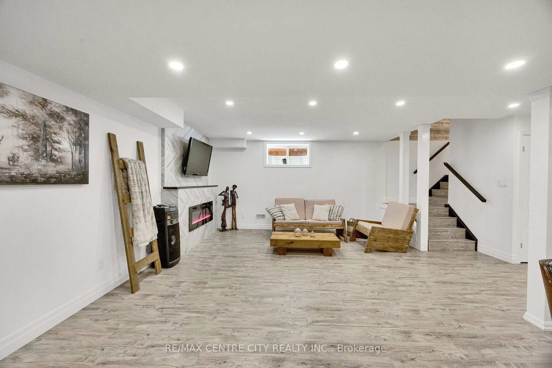 Photo 43 of 668 Freeport Street, London, North E — HOMEH