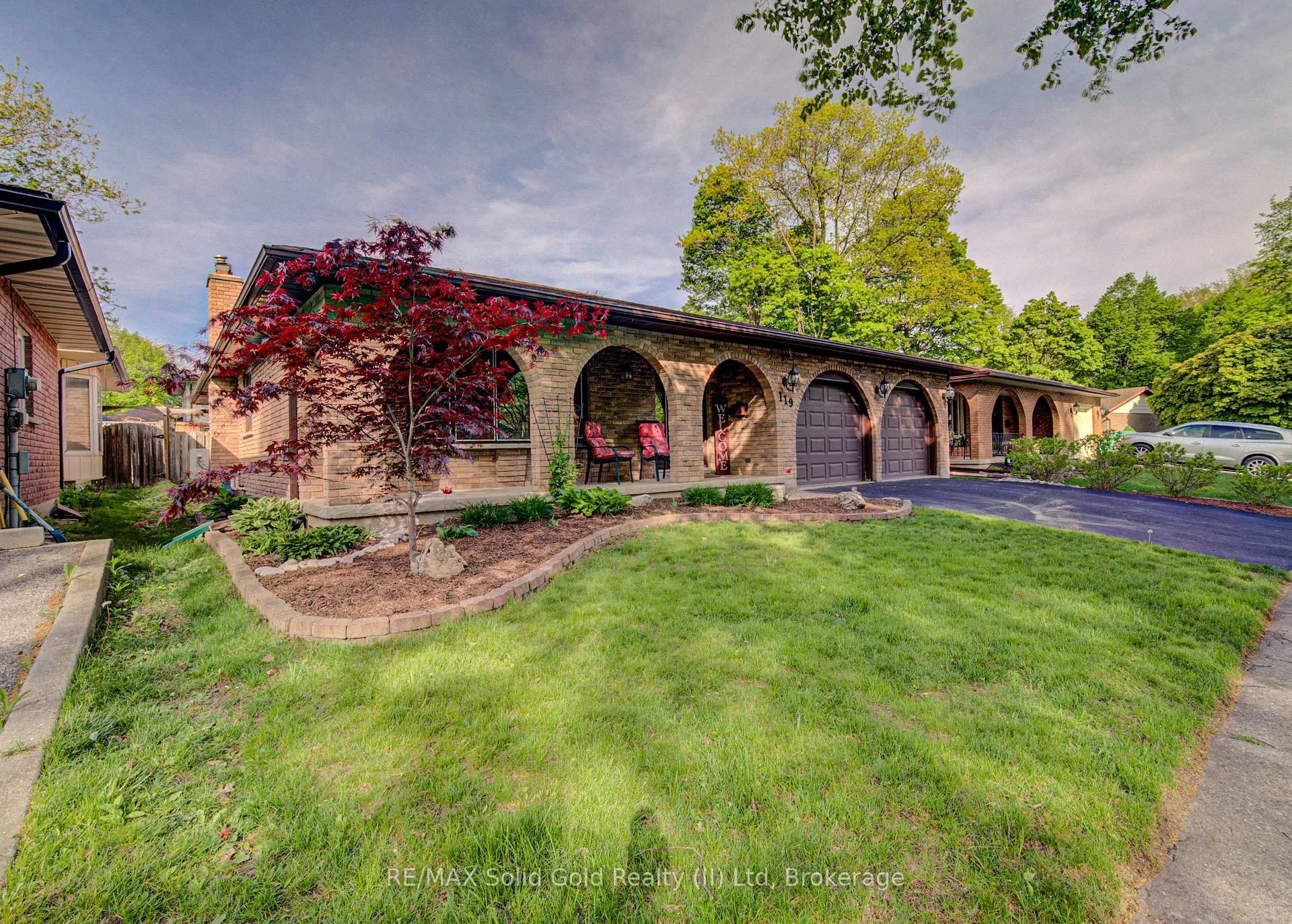Photo 2 of 119 Martinglen Crescent, Kitchener — HOMEH