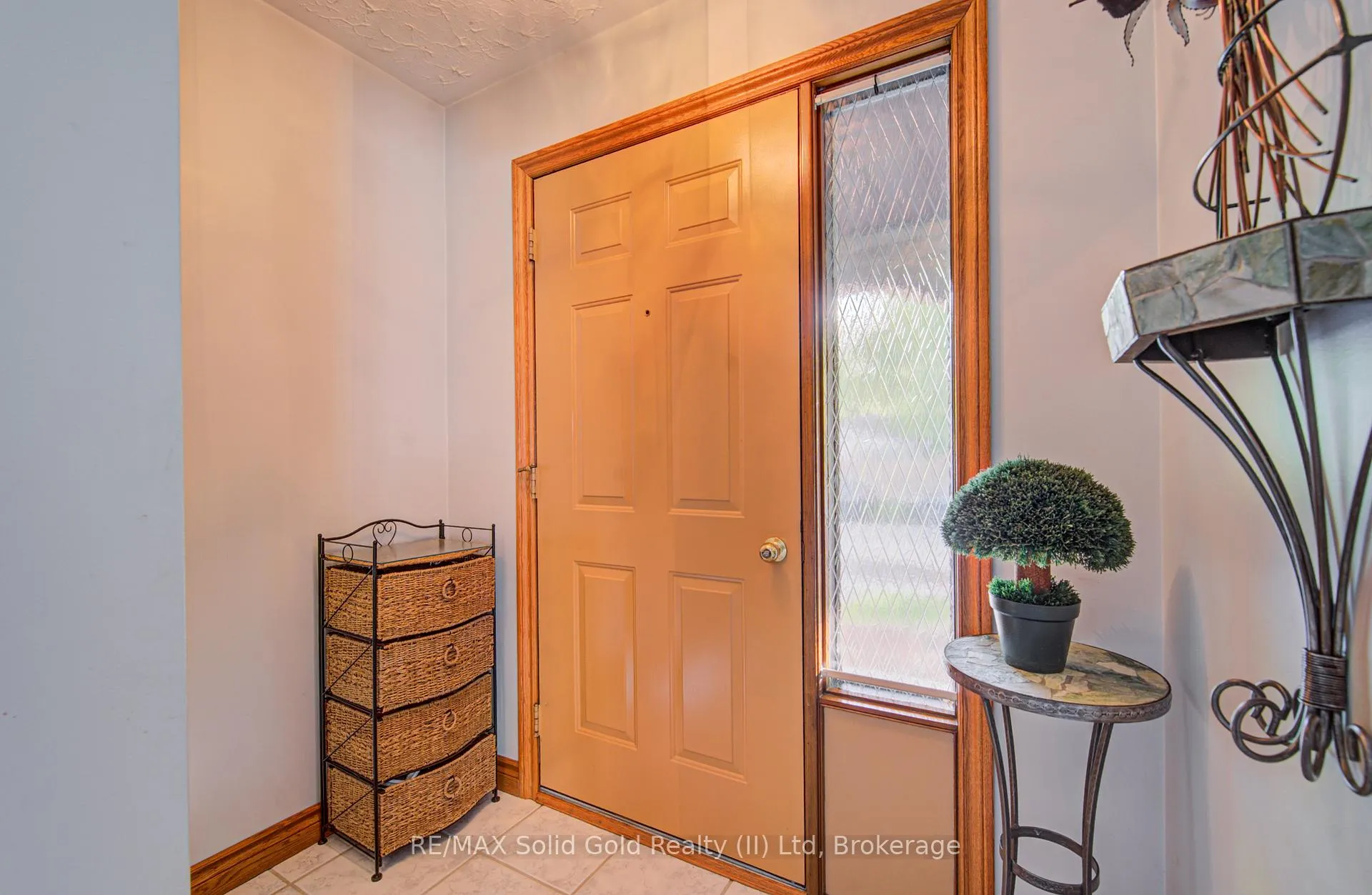 Photo 5 of 119 Martinglen Crescent, Kitchener — HOMEH