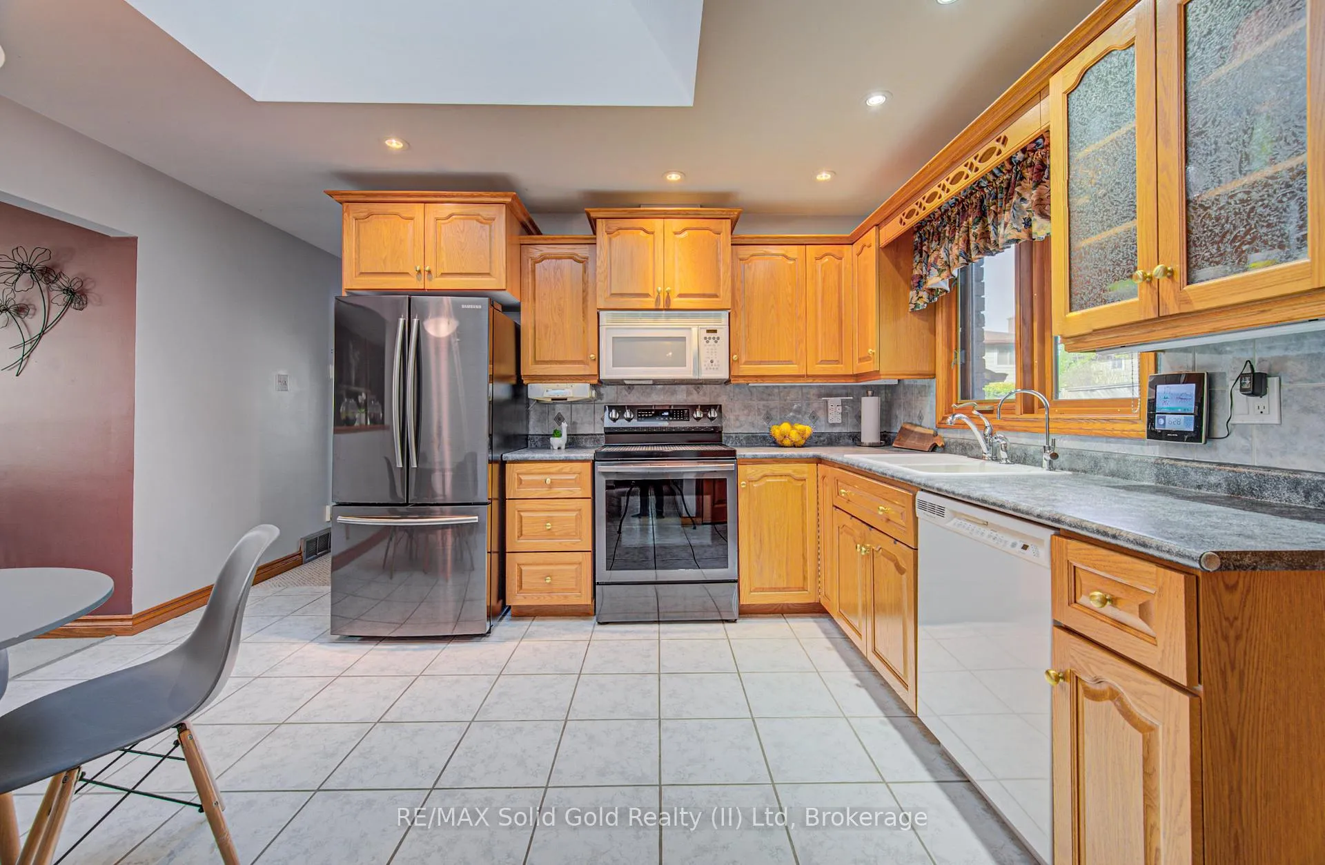 Photo 11 of 119 Martinglen Crescent, Kitchener — HOMEH