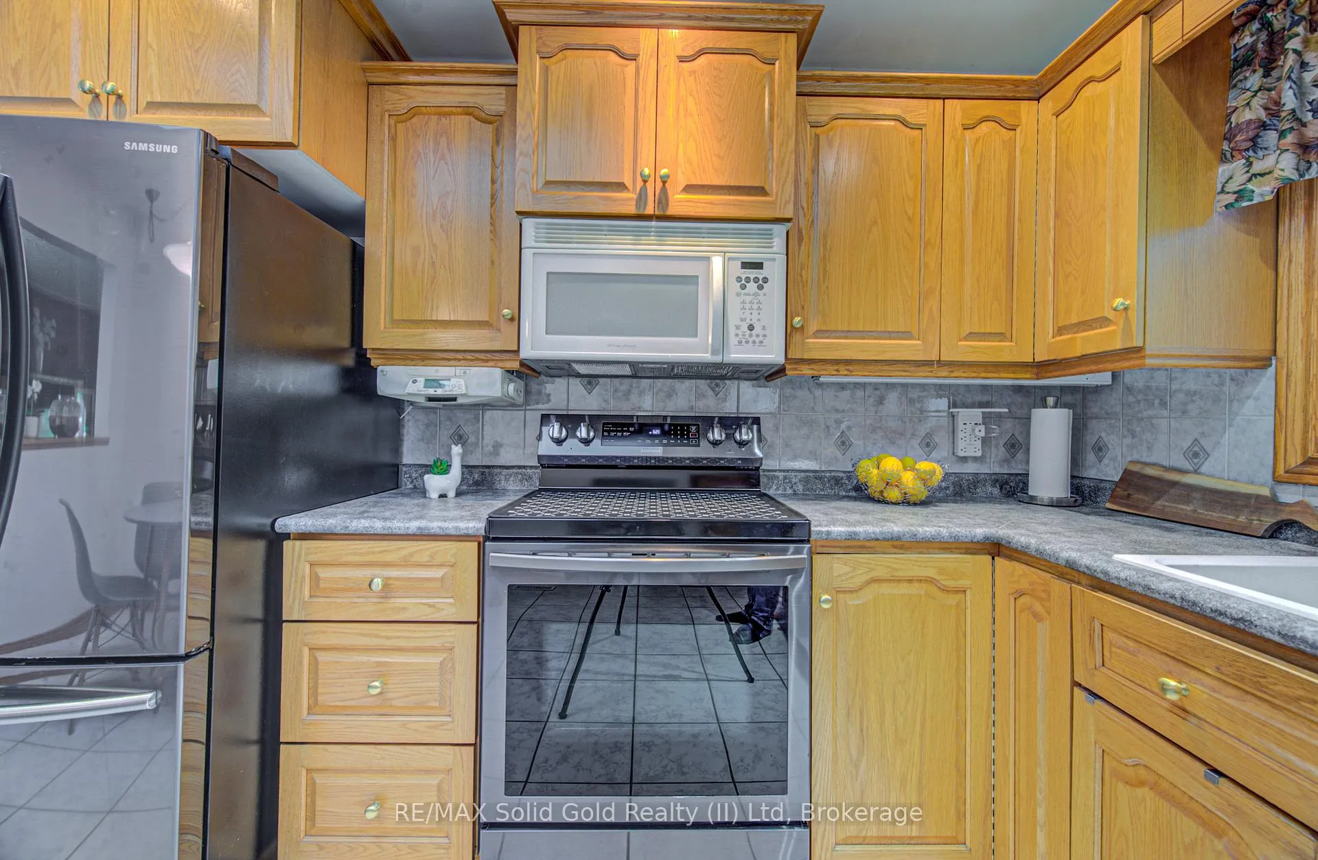 Photo 13 of 119 Martinglen Crescent, Kitchener — HOMEH