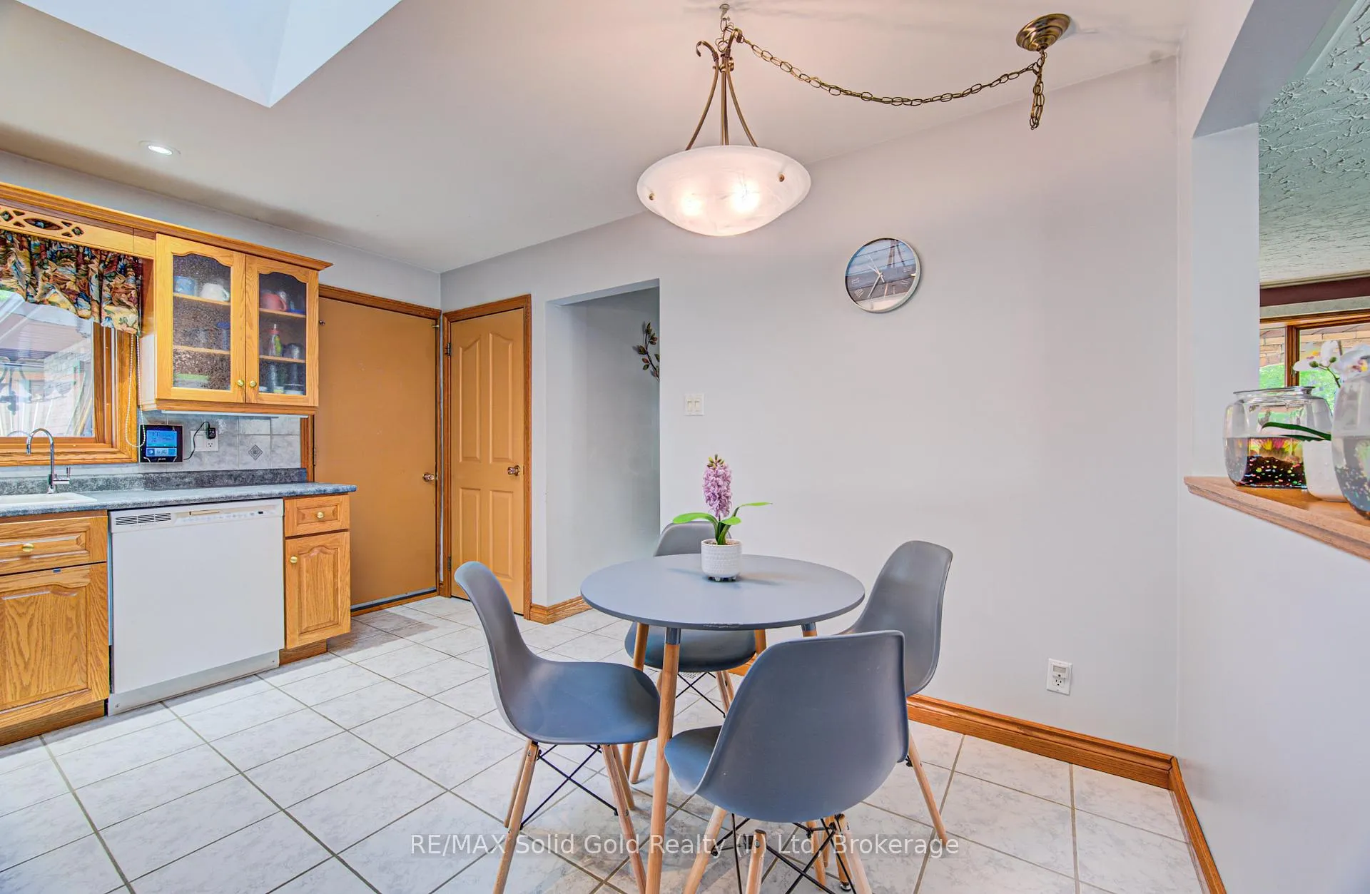 Photo 15 of 119 Martinglen Crescent, Kitchener — HOMEH