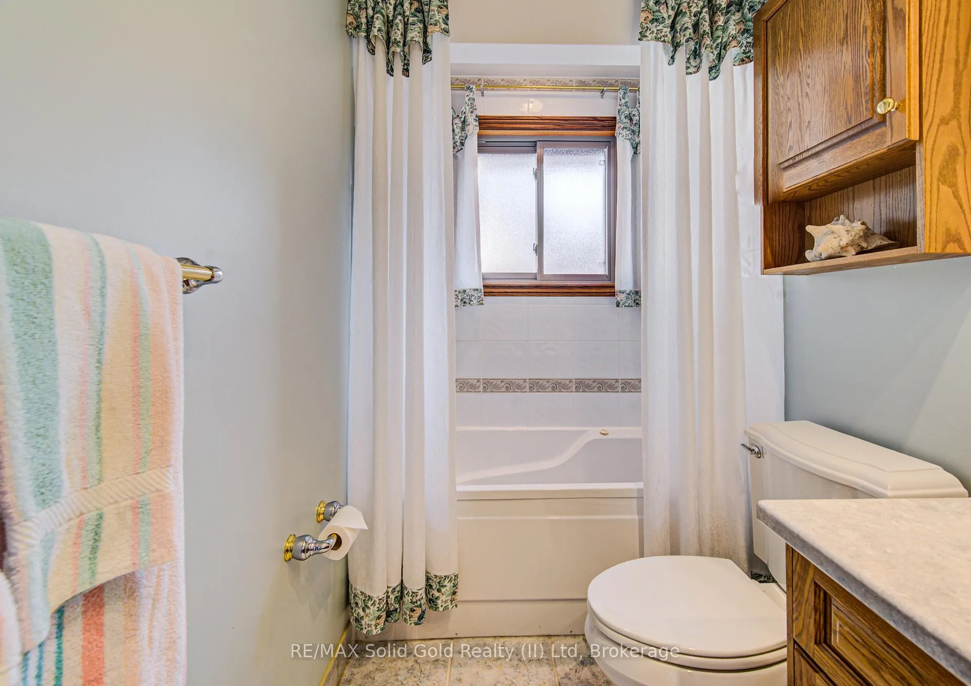Photo 22 of 119 Martinglen Crescent, Kitchener — HOMEH