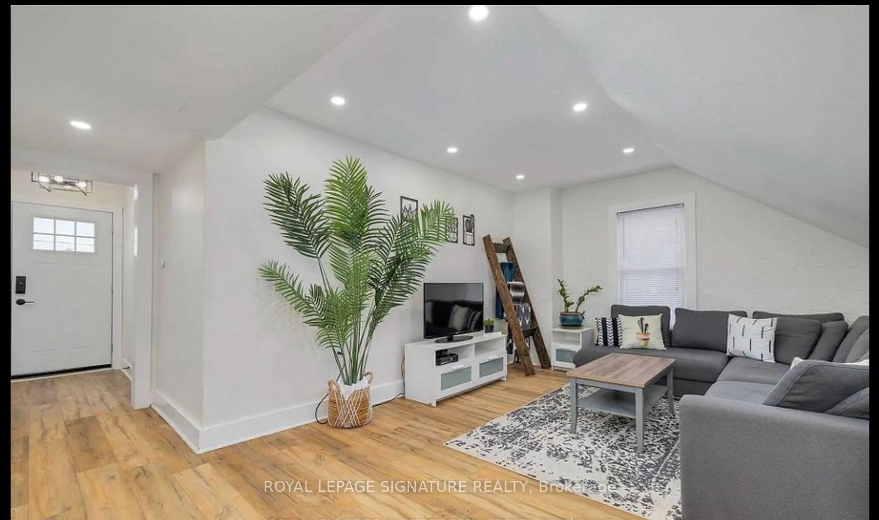 Photo 2 of Unit Upper, 659 Dolph St Street N, Cambridge — HOMEH