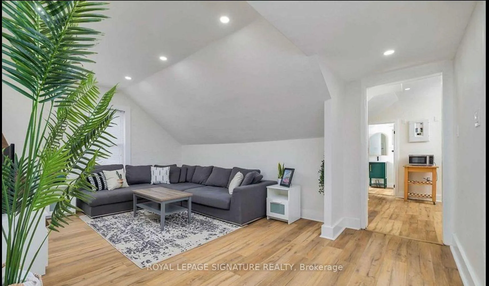 Photo 3 of Unit Upper, 659 Dolph St Street N, Cambridge — HOMEH