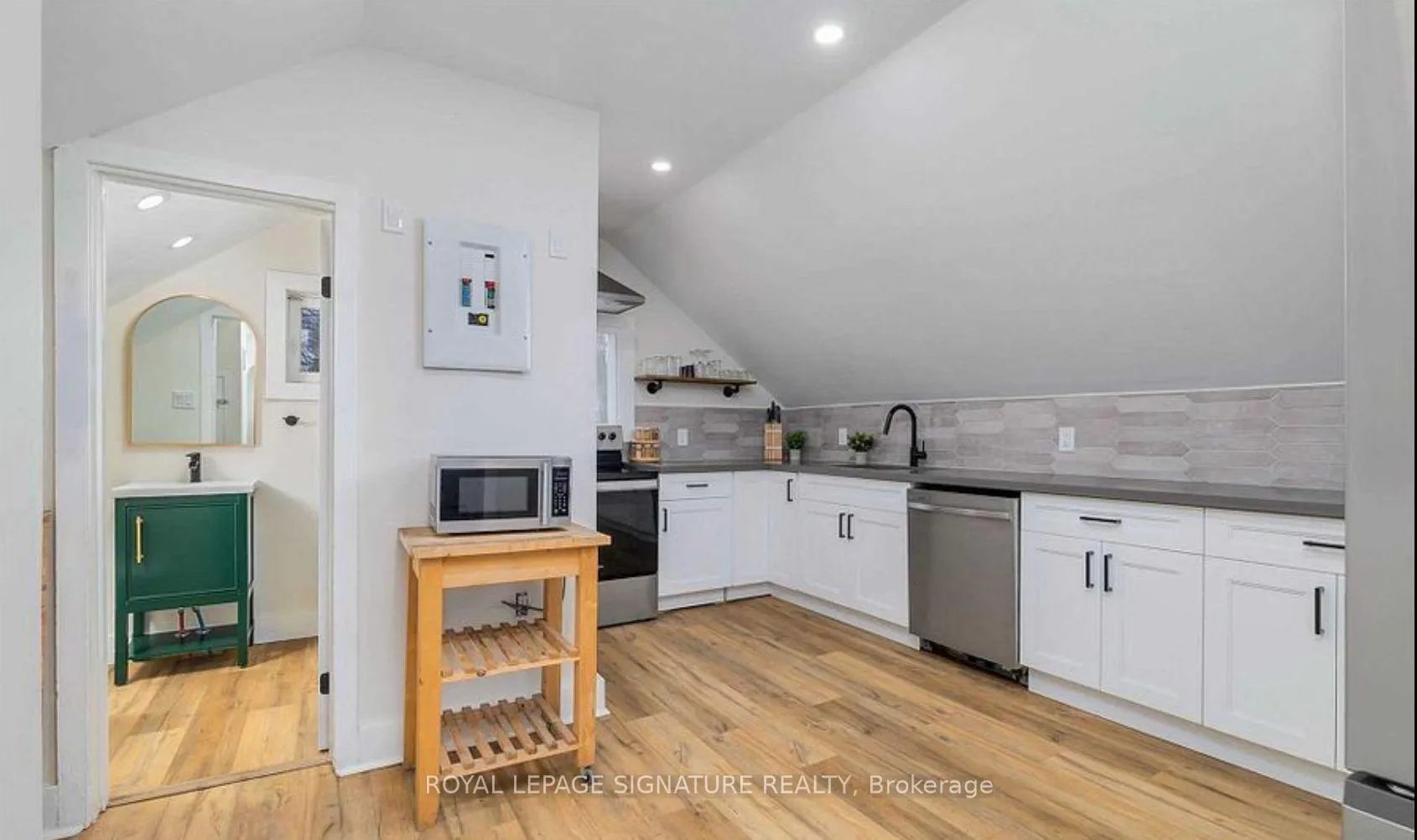Photo 4 of Unit Upper, 659 Dolph St Street N, Cambridge — HOMEH