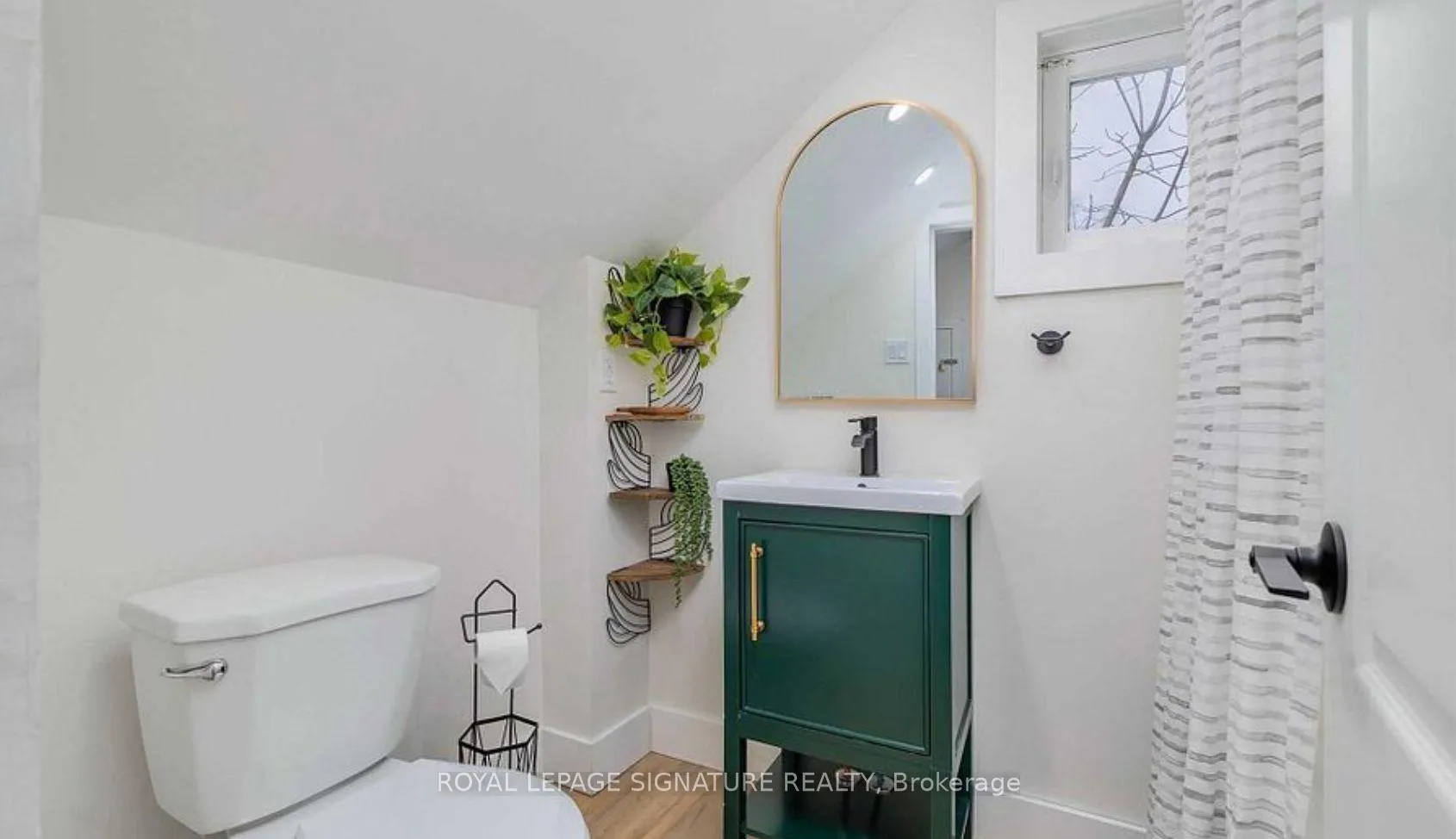 Photo 6 of Unit Upper, 659 Dolph St Street N, Cambridge — HOMEH