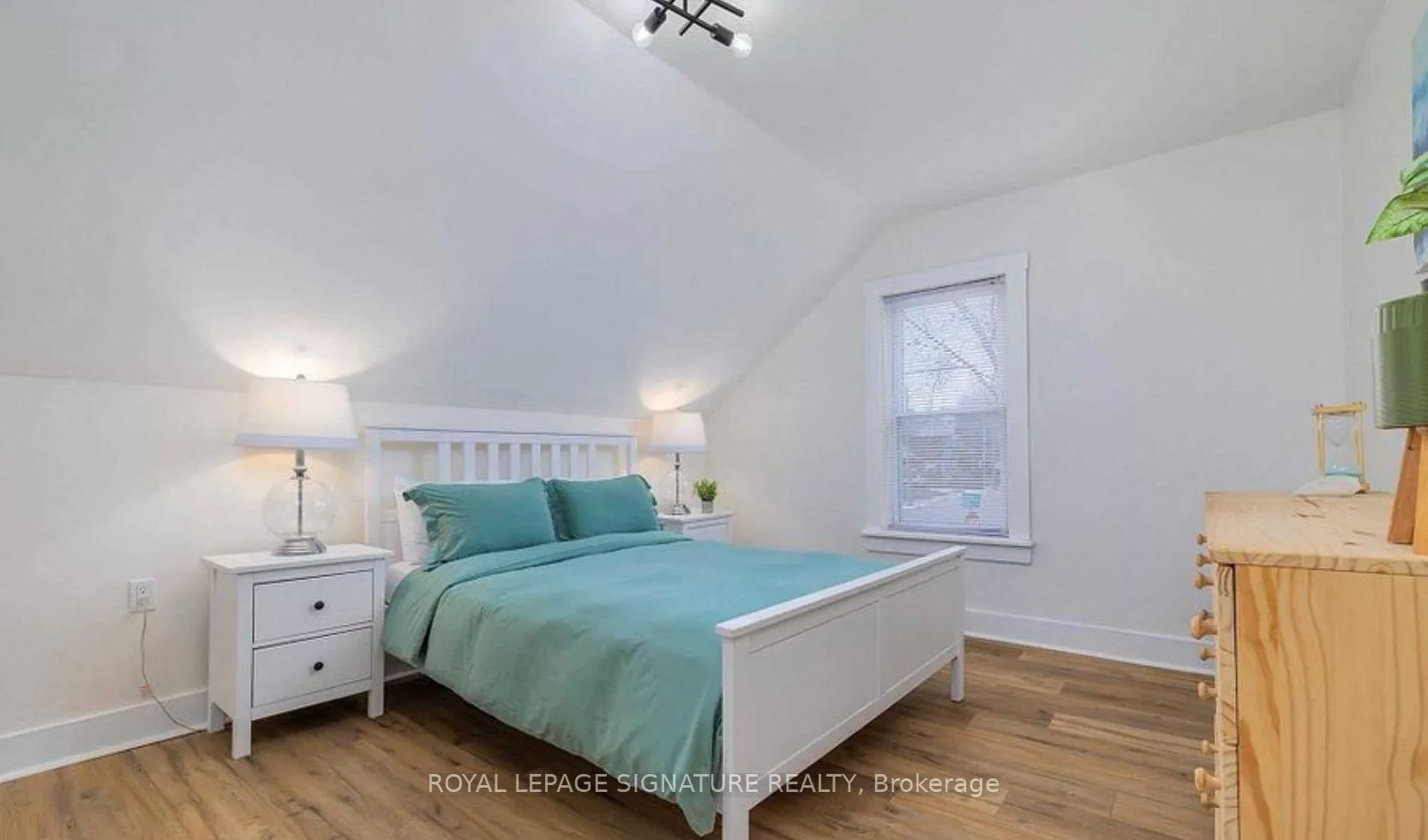 Photo 9 of Unit Upper, 659 Dolph St Street N, Cambridge — HOMEH