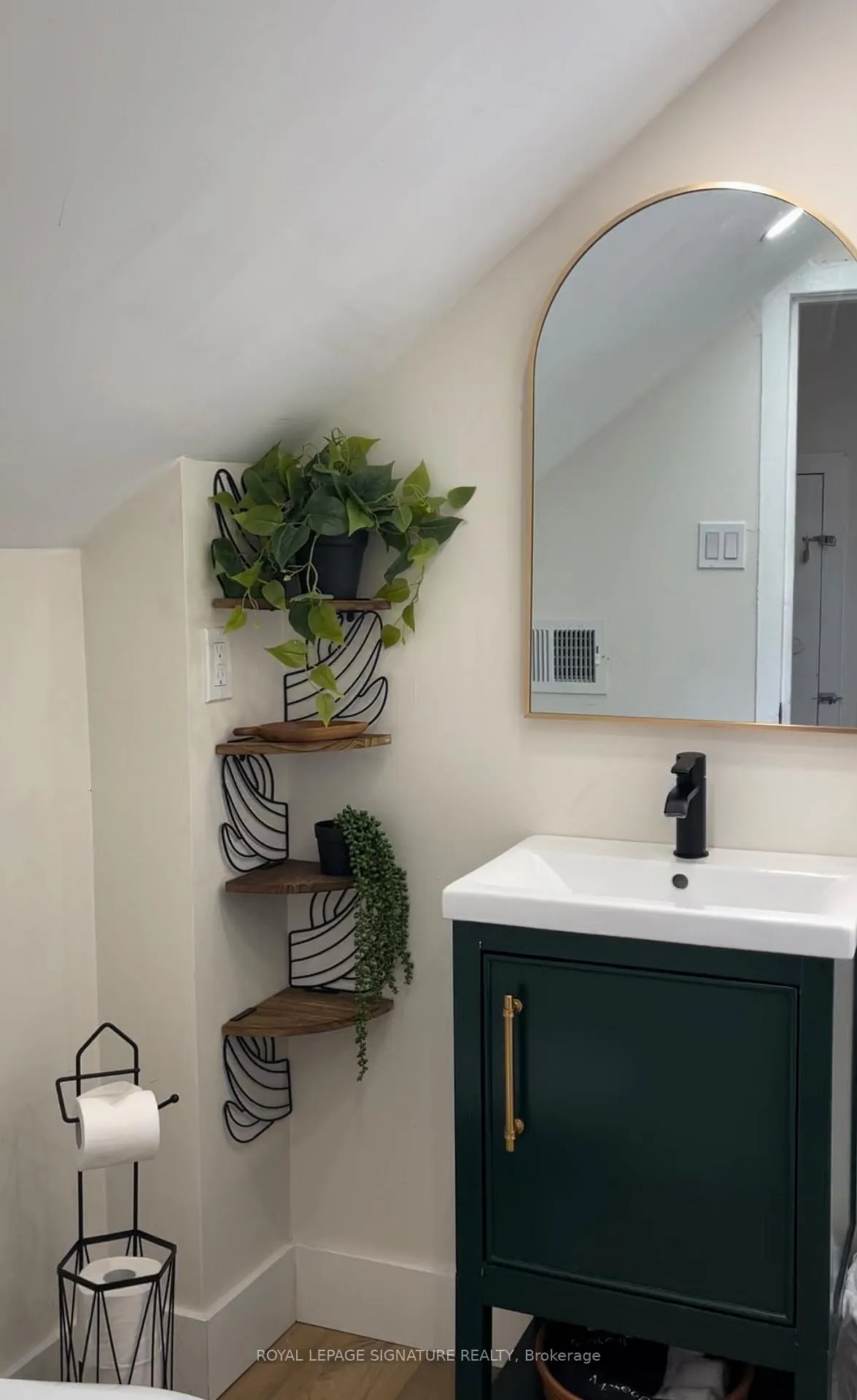 Photo 13 of Unit Upper, 659 Dolph St Street N, Cambridge — HOMEH