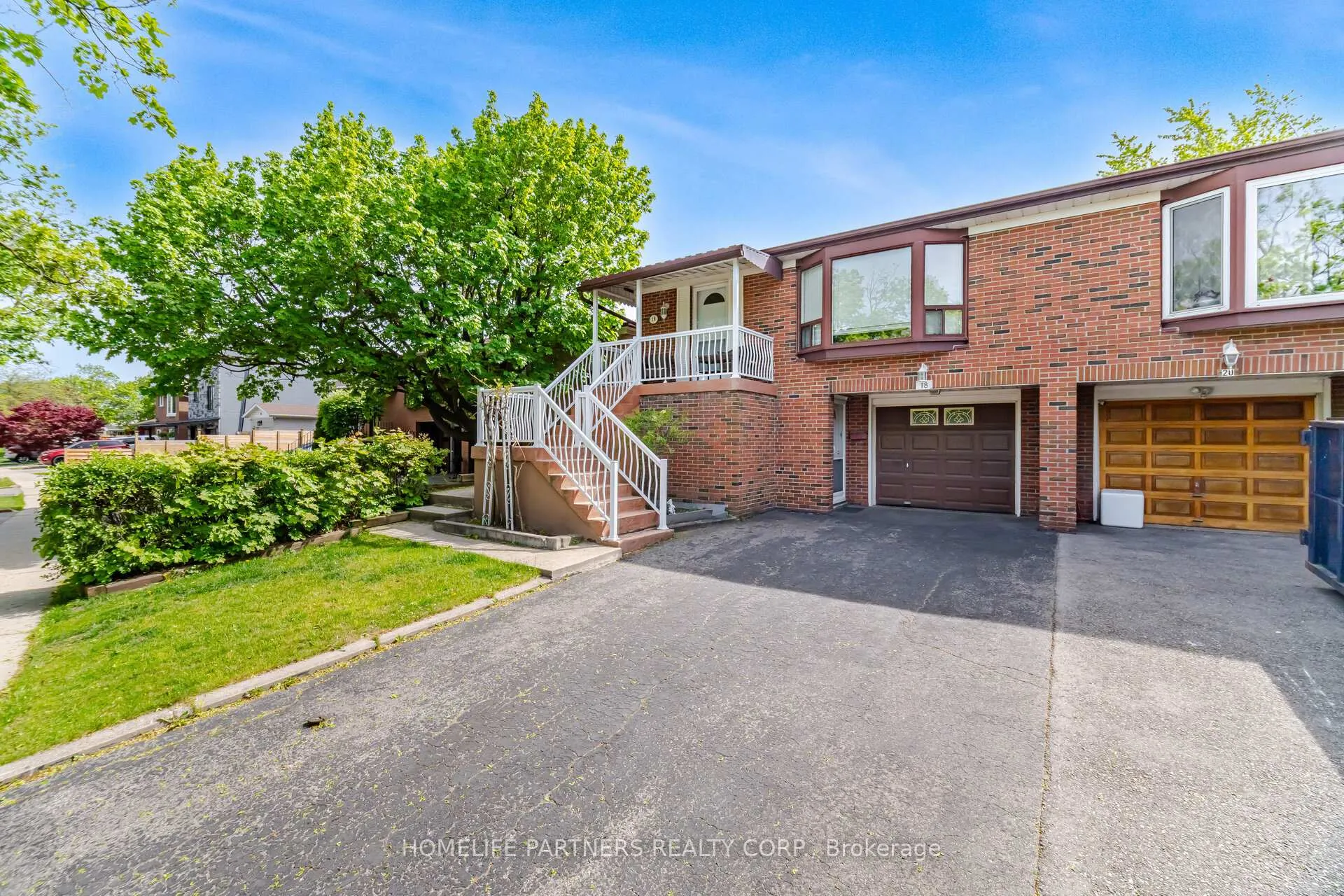 Photo 2 of 18 Zealand Road, Etobicoke, Willowridge-Martingrove-Richview — HOMEH