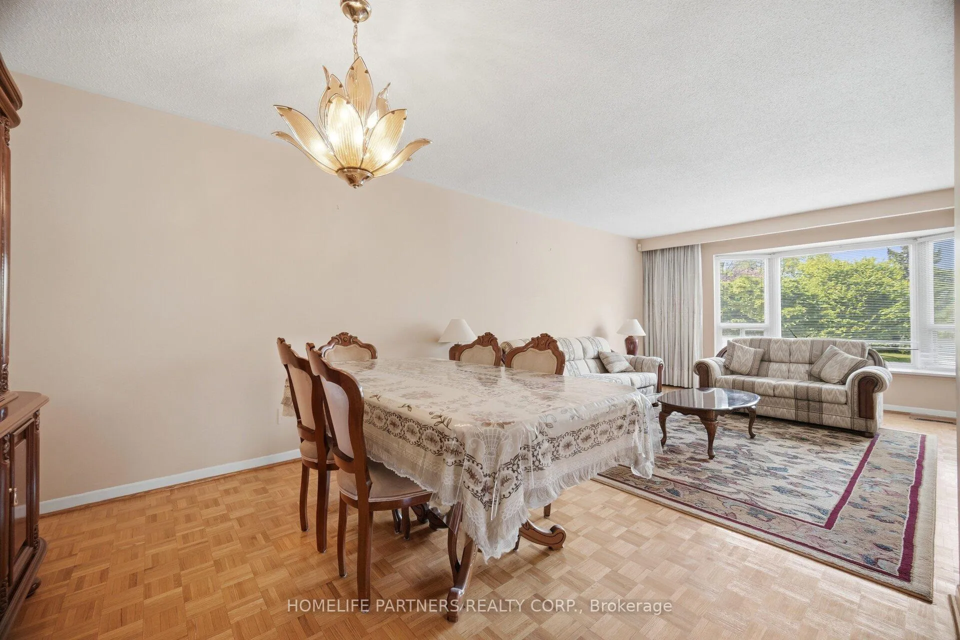 Photo 9 of 18 Zealand Road, Etobicoke, Willowridge-Martingrove-Richview — HOMEH
