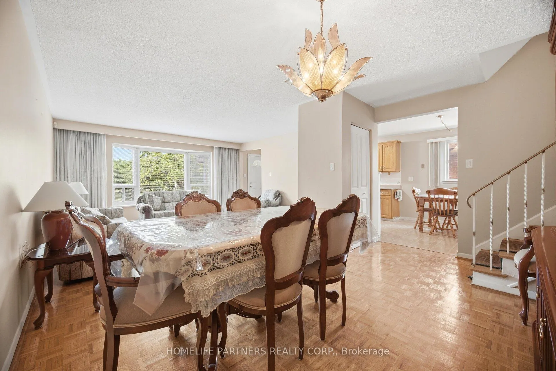 Photo 11 of 18 Zealand Road, Etobicoke, Willowridge-Martingrove-Richview — HOMEH