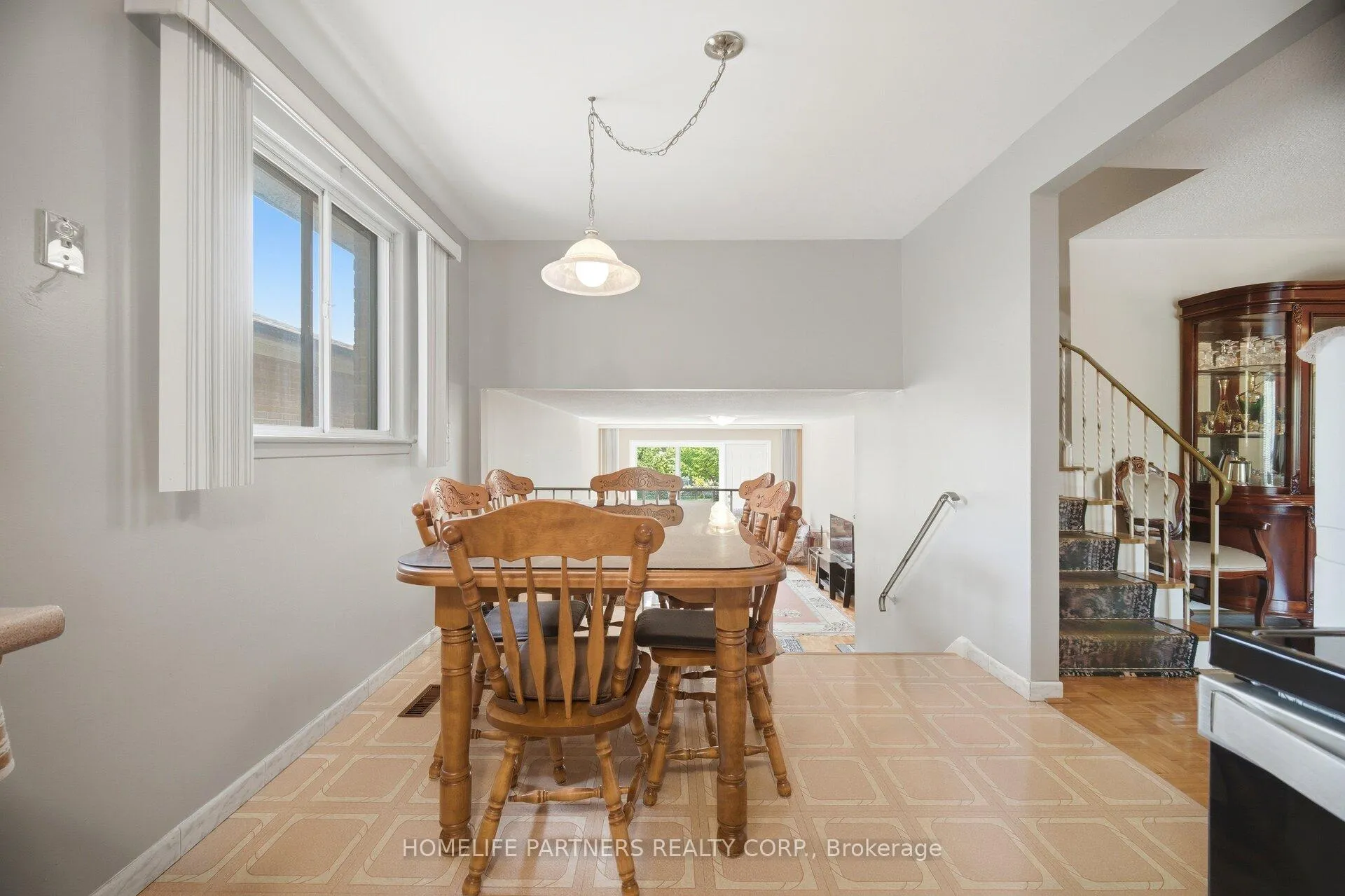 Photo 12 of 18 Zealand Road, Etobicoke, Willowridge-Martingrove-Richview — HOMEH
