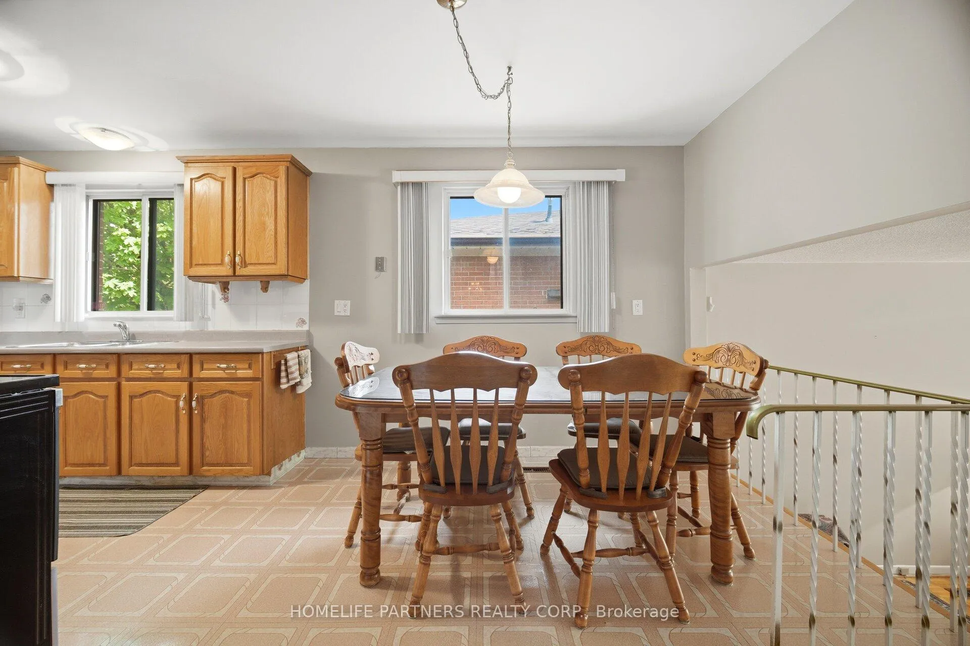Photo 13 of 18 Zealand Road, Etobicoke, Willowridge-Martingrove-Richview — HOMEH