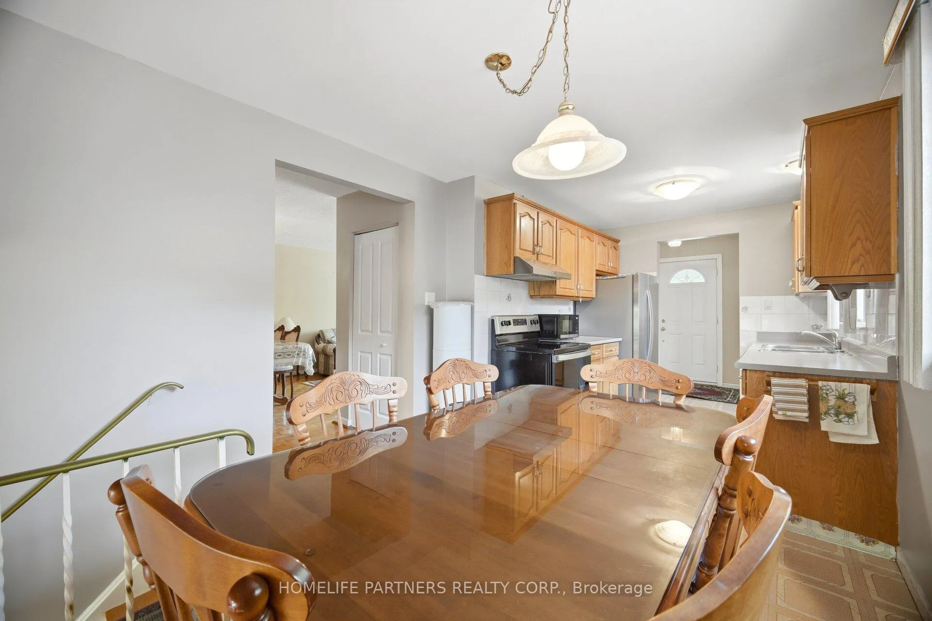 Photo 14 of 18 Zealand Road, Etobicoke, Willowridge-Martingrove-Richview — HOMEH