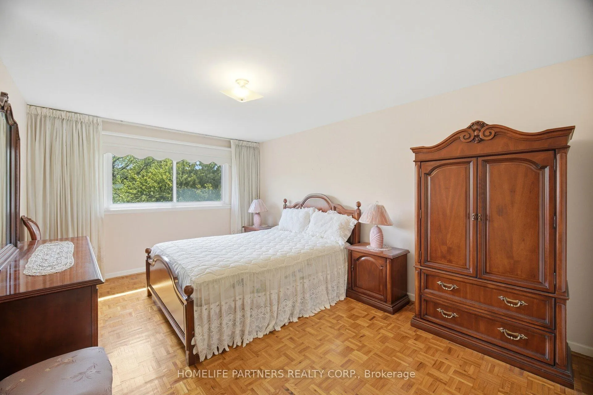 Photo 19 of 18 Zealand Road, Etobicoke, Willowridge-Martingrove-Richview — HOMEH