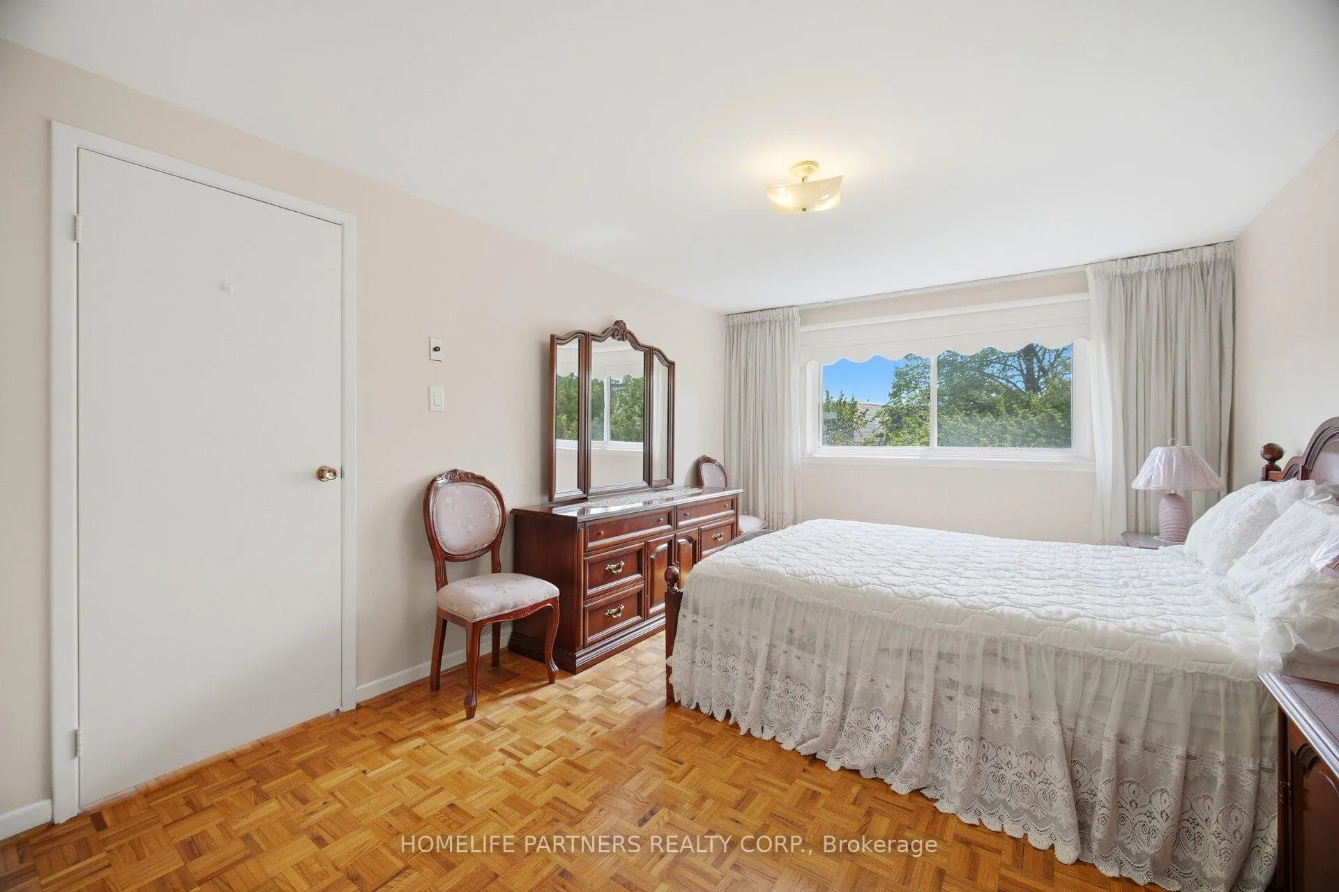 Photo 20 of 18 Zealand Road, Etobicoke, Willowridge-Martingrove-Richview — HOMEH