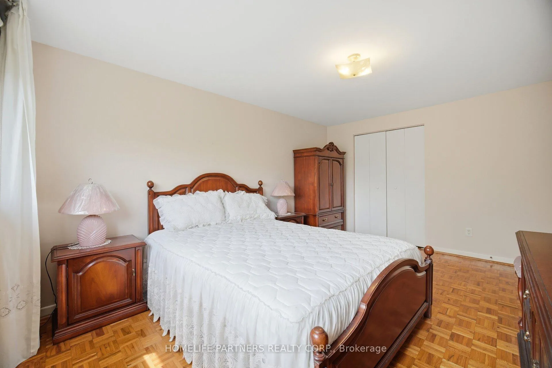 Photo 21 of 18 Zealand Road, Etobicoke, Willowridge-Martingrove-Richview — HOMEH