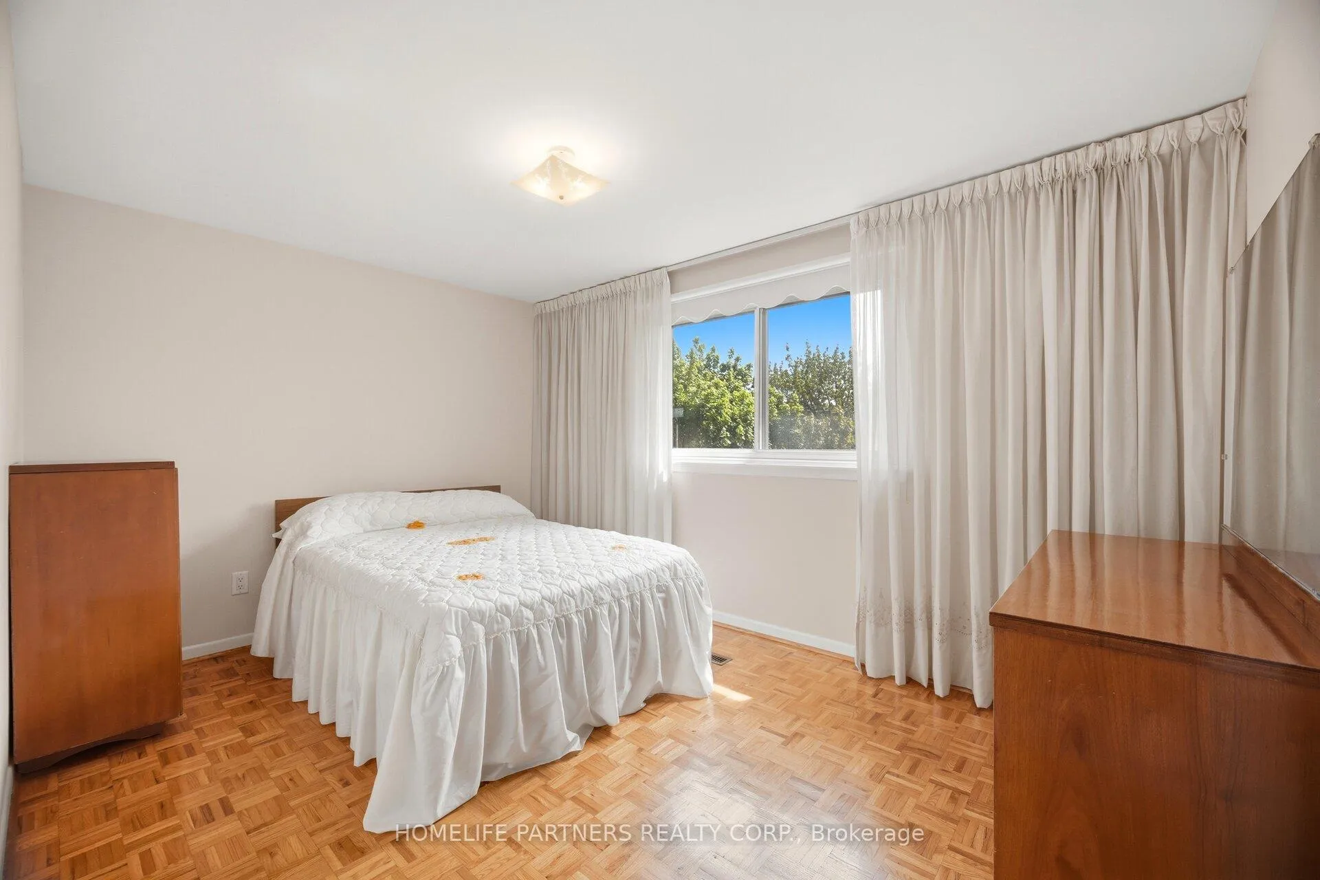 Photo 22 of 18 Zealand Road, Etobicoke, Willowridge-Martingrove-Richview — HOMEH