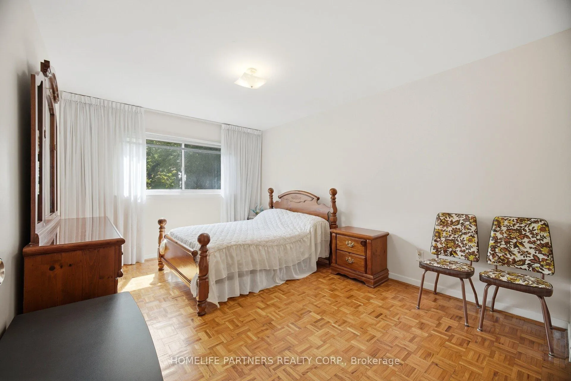 Photo 34 of 18 Zealand Road, Etobicoke, Willowridge-Martingrove-Richview — HOMEH
