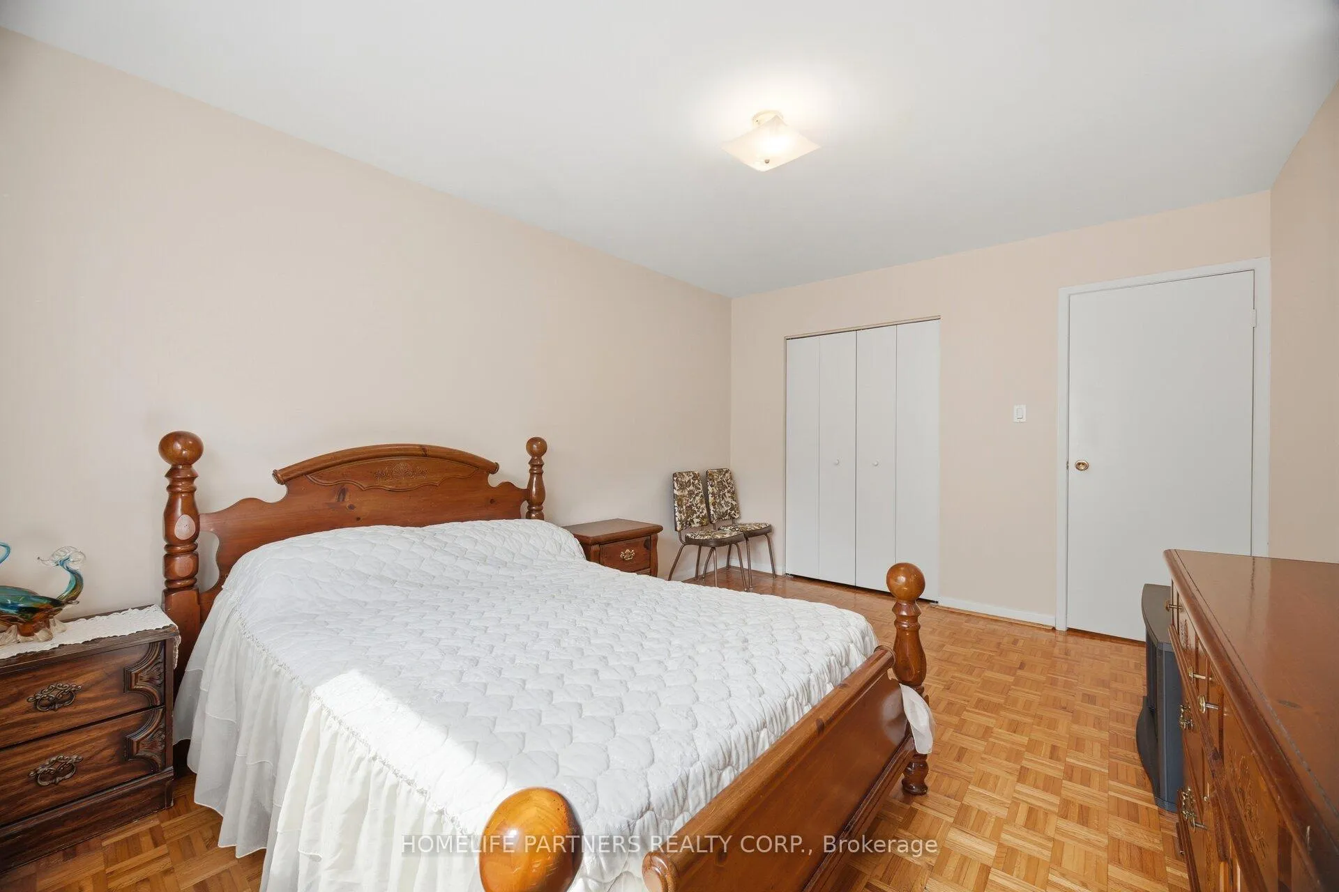 Photo 35 of 18 Zealand Road, Etobicoke, Willowridge-Martingrove-Richview — HOMEH