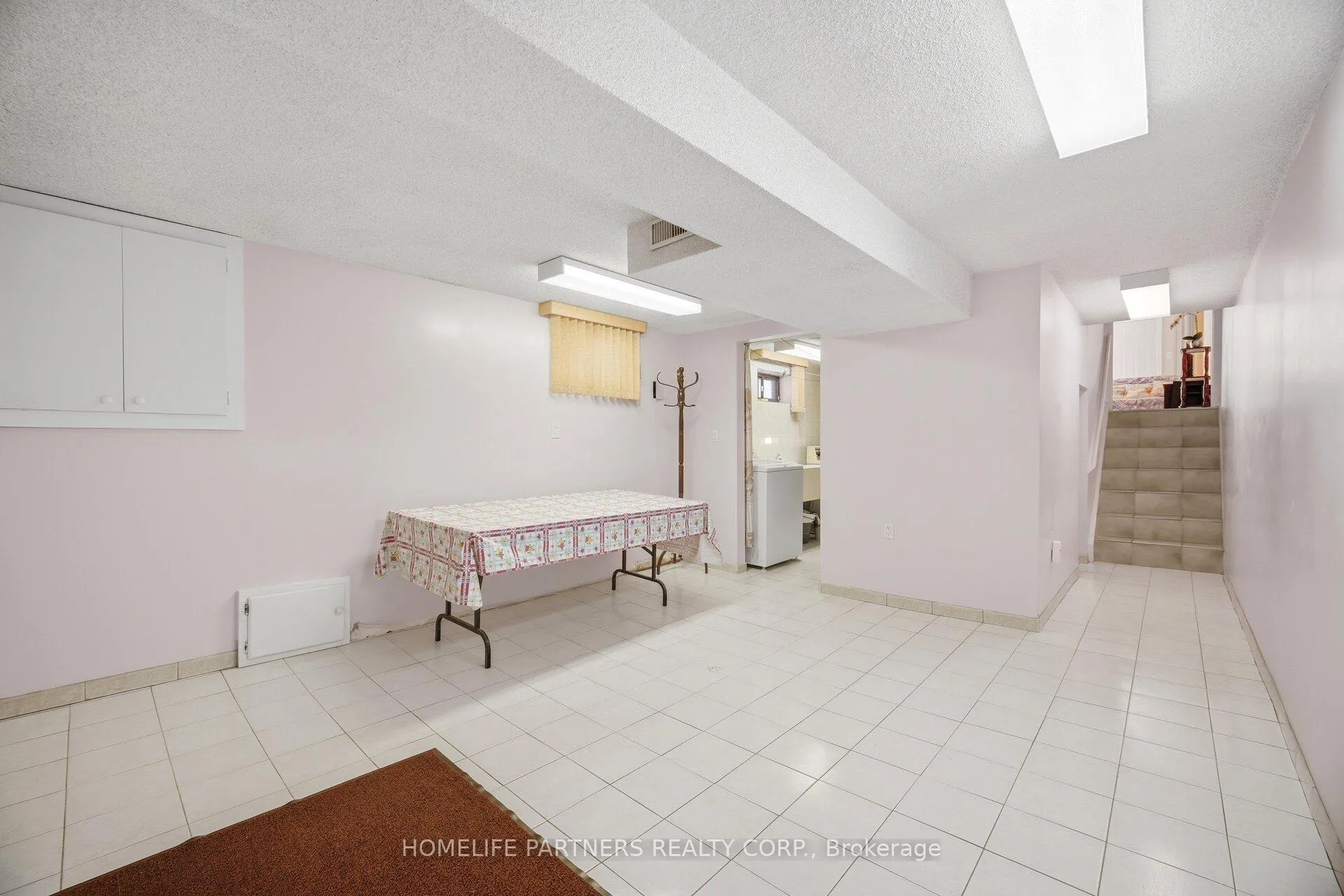 Photo 37 of 18 Zealand Road, Etobicoke, Willowridge-Martingrove-Richview — HOMEH