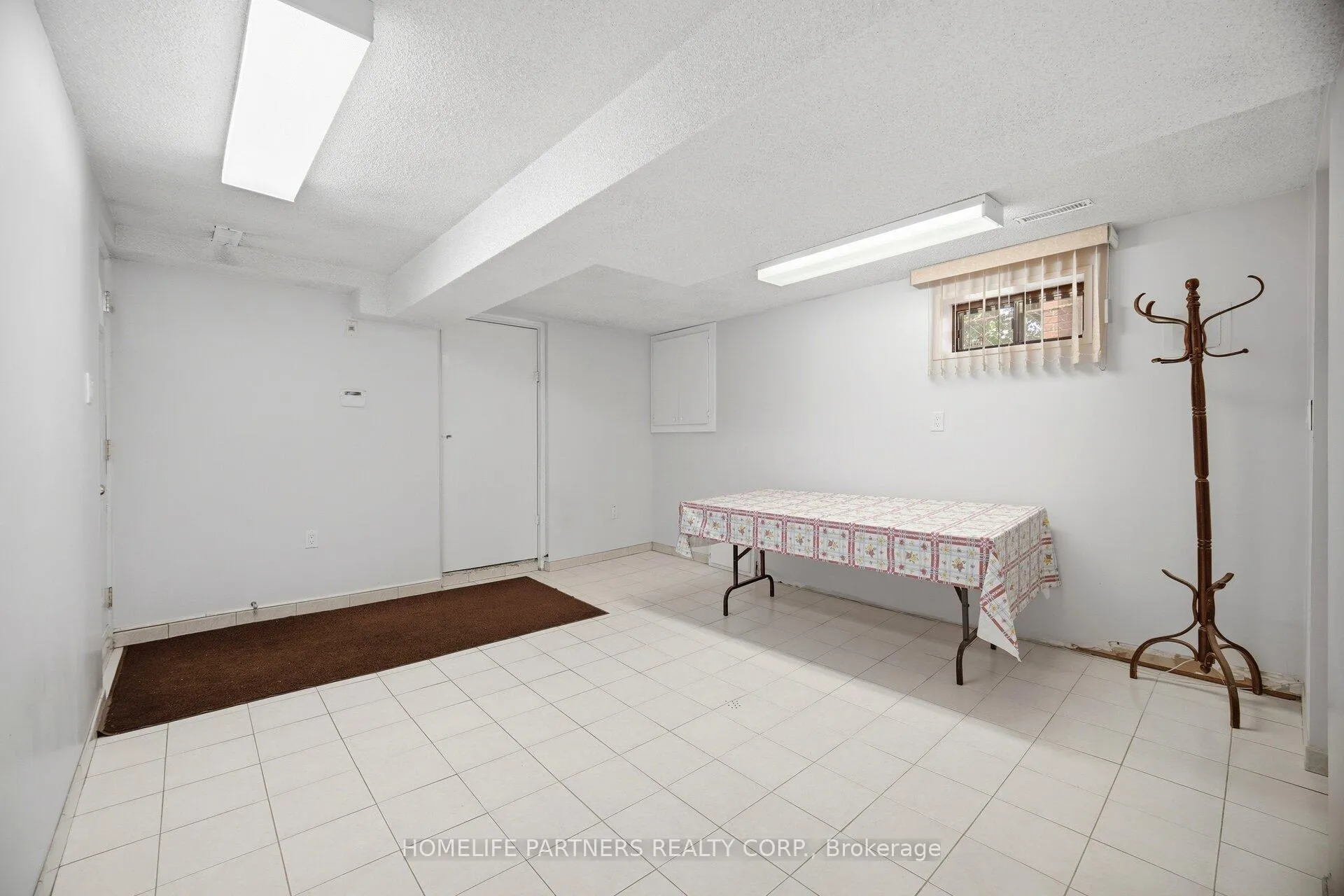 Photo 38 of 18 Zealand Road, Etobicoke, Willowridge-Martingrove-Richview — HOMEH
