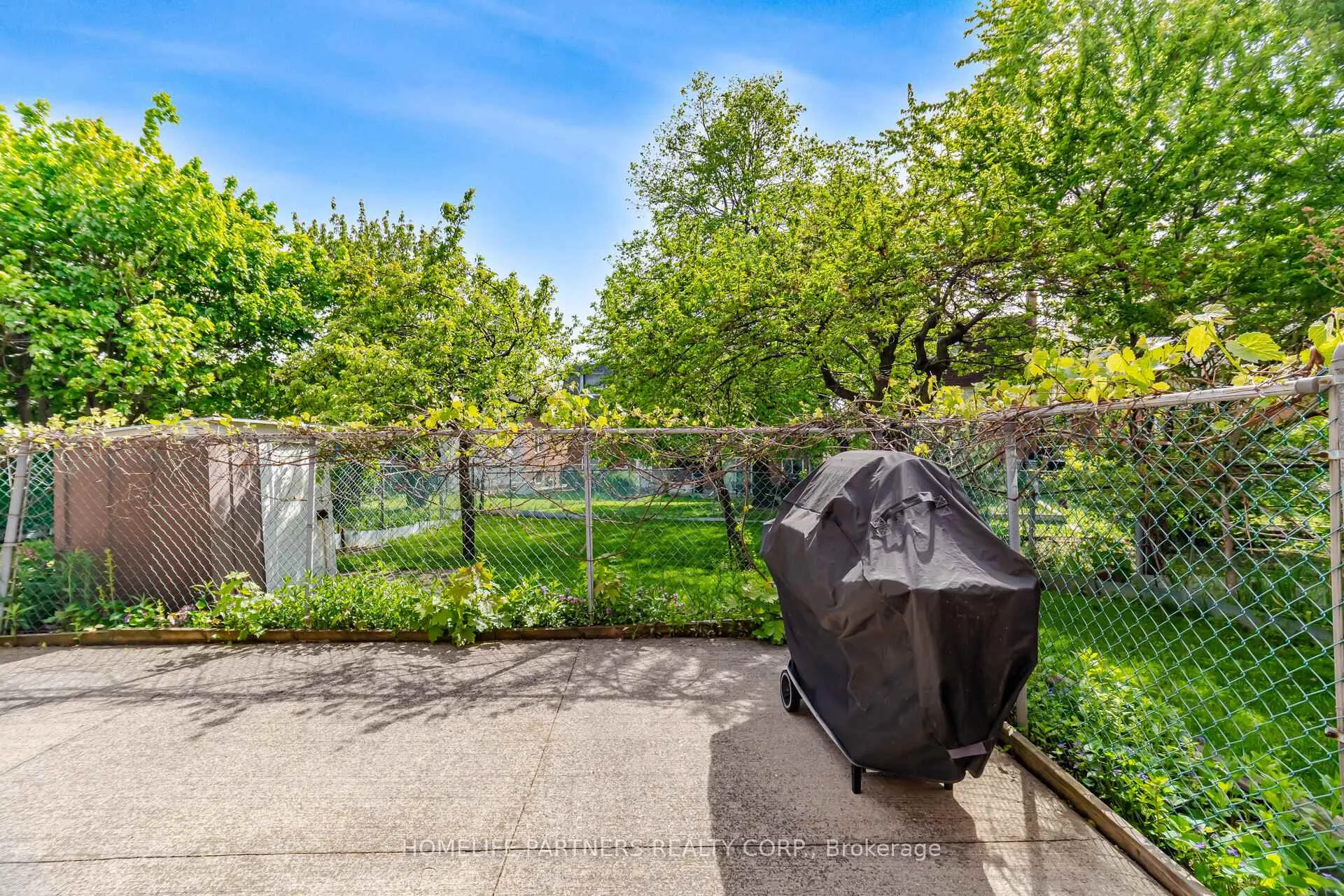 Photo 44 of 18 Zealand Road, Etobicoke, Willowridge-Martingrove-Richview — HOMEH