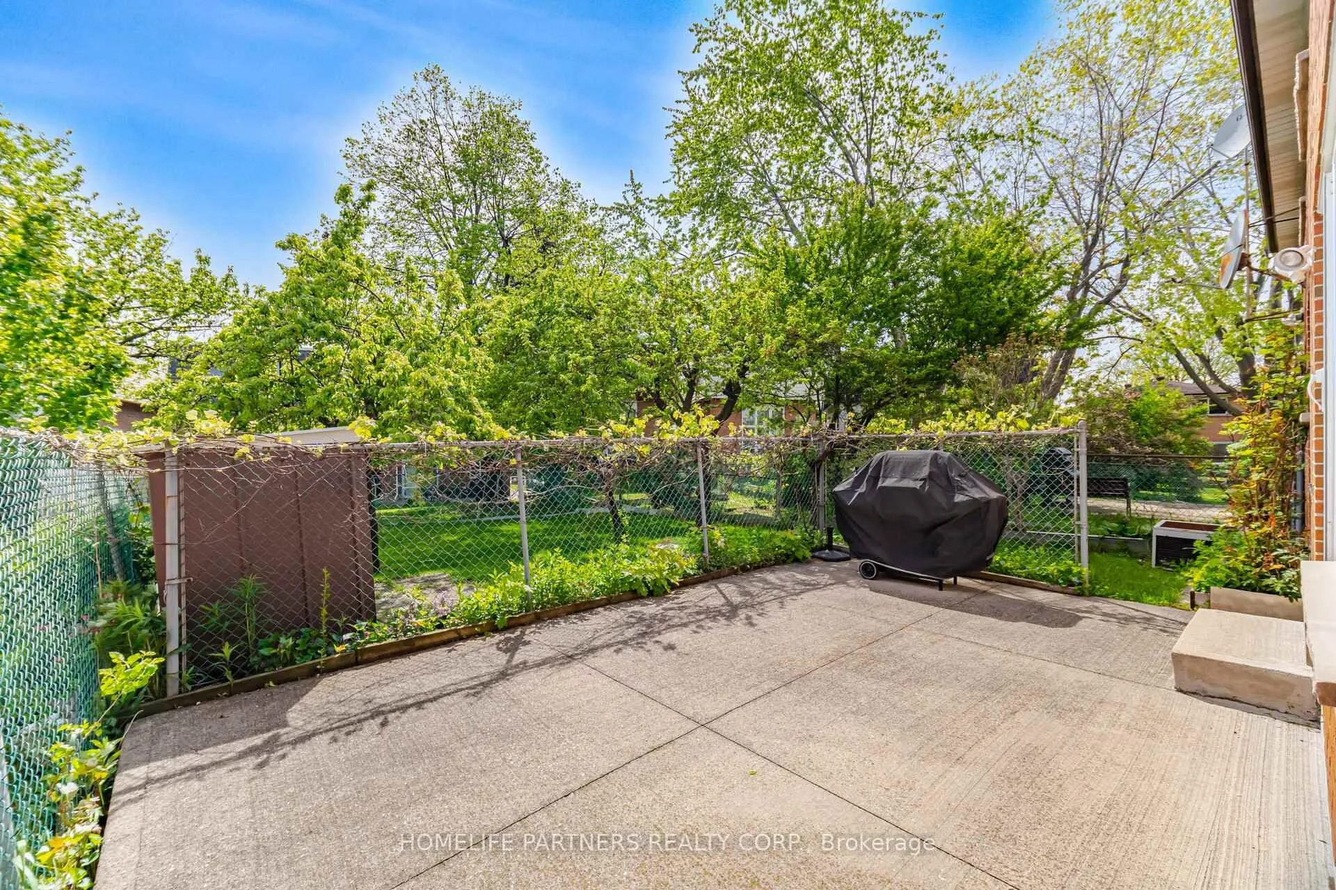 Photo 45 of 18 Zealand Road, Etobicoke, Willowridge-Martingrove-Richview — HOMEH
