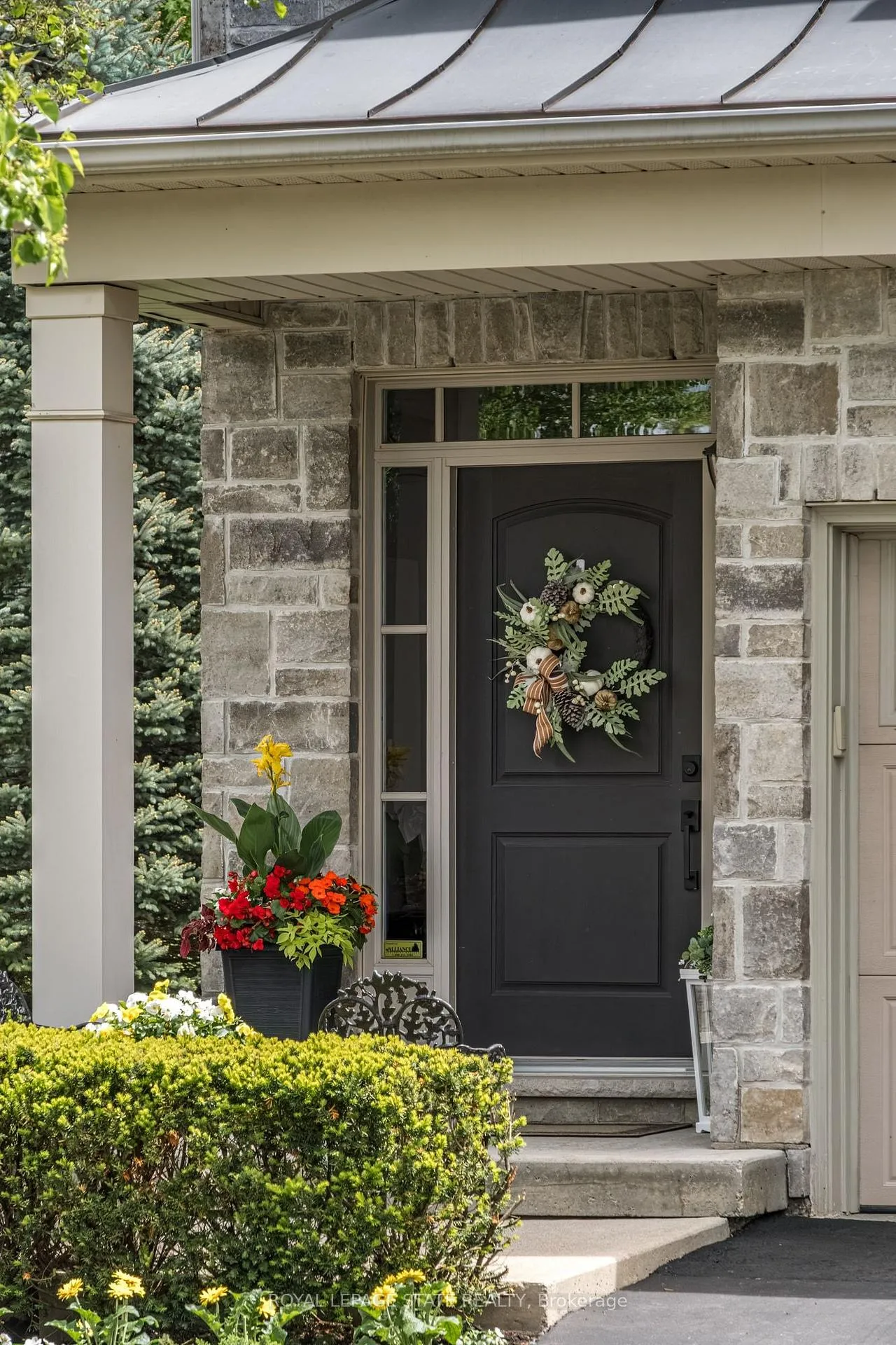Photo 3 of 60 McGrath Court, Hamilton, Dundas — HOMEH