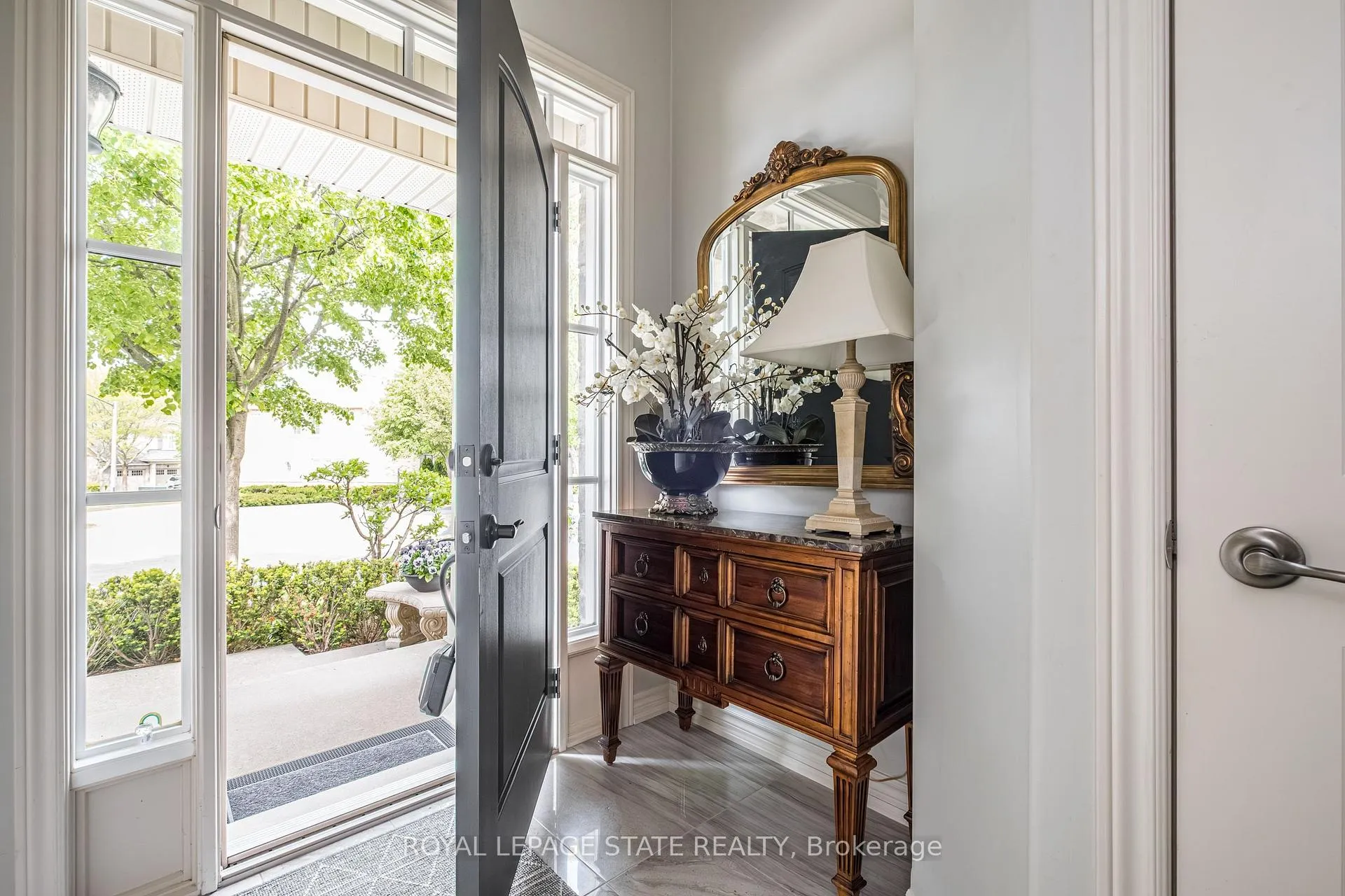 Photo 4 of 60 McGrath Court, Hamilton, Dundas — HOMEH