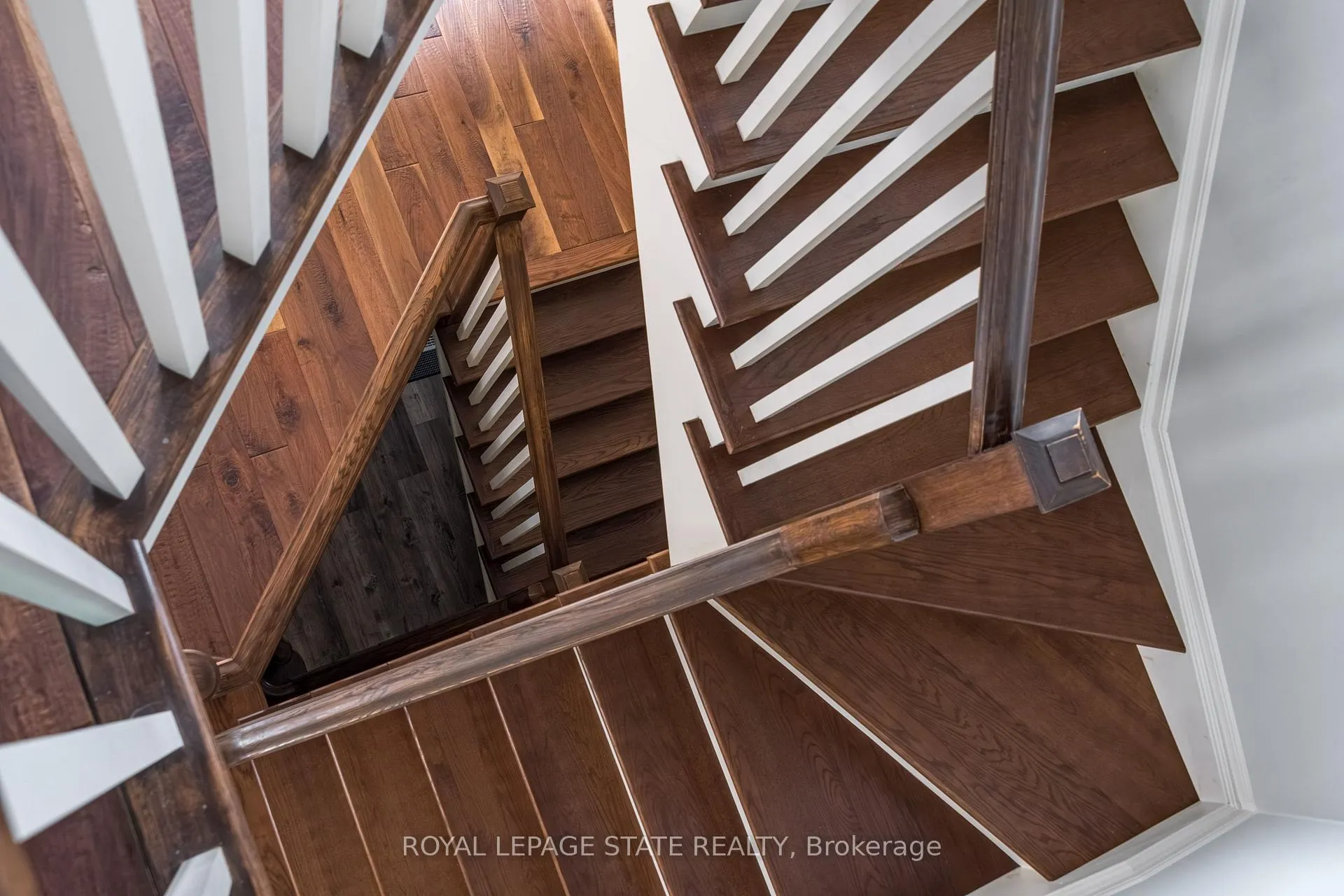 Photo 36 of 60 McGrath Court, Hamilton, Dundas — HOMEH