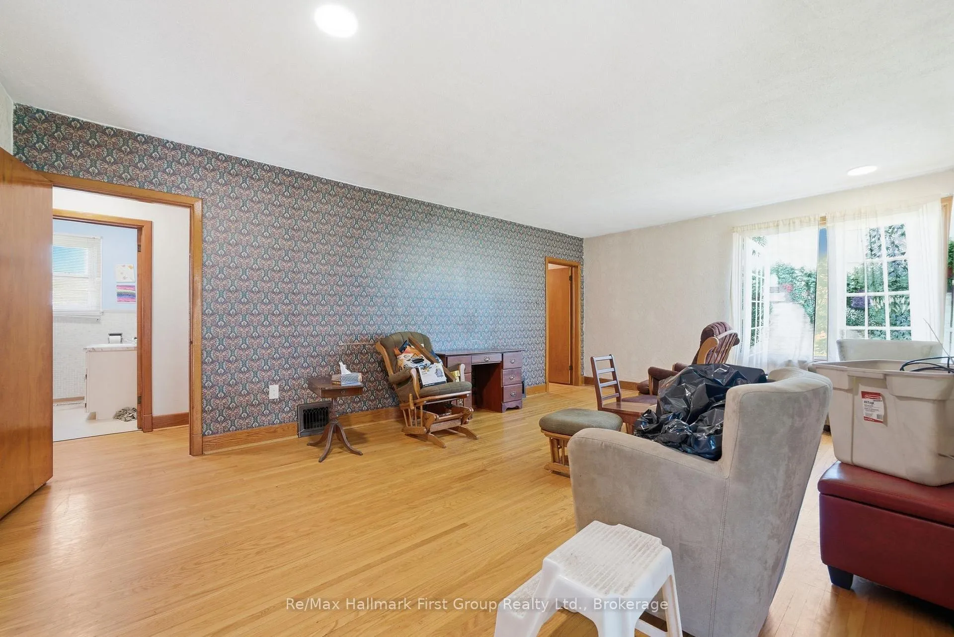 Photo 4 of 5283 Hillview Drive N, Hamilton Township, Rural Hamilton — HOMEH