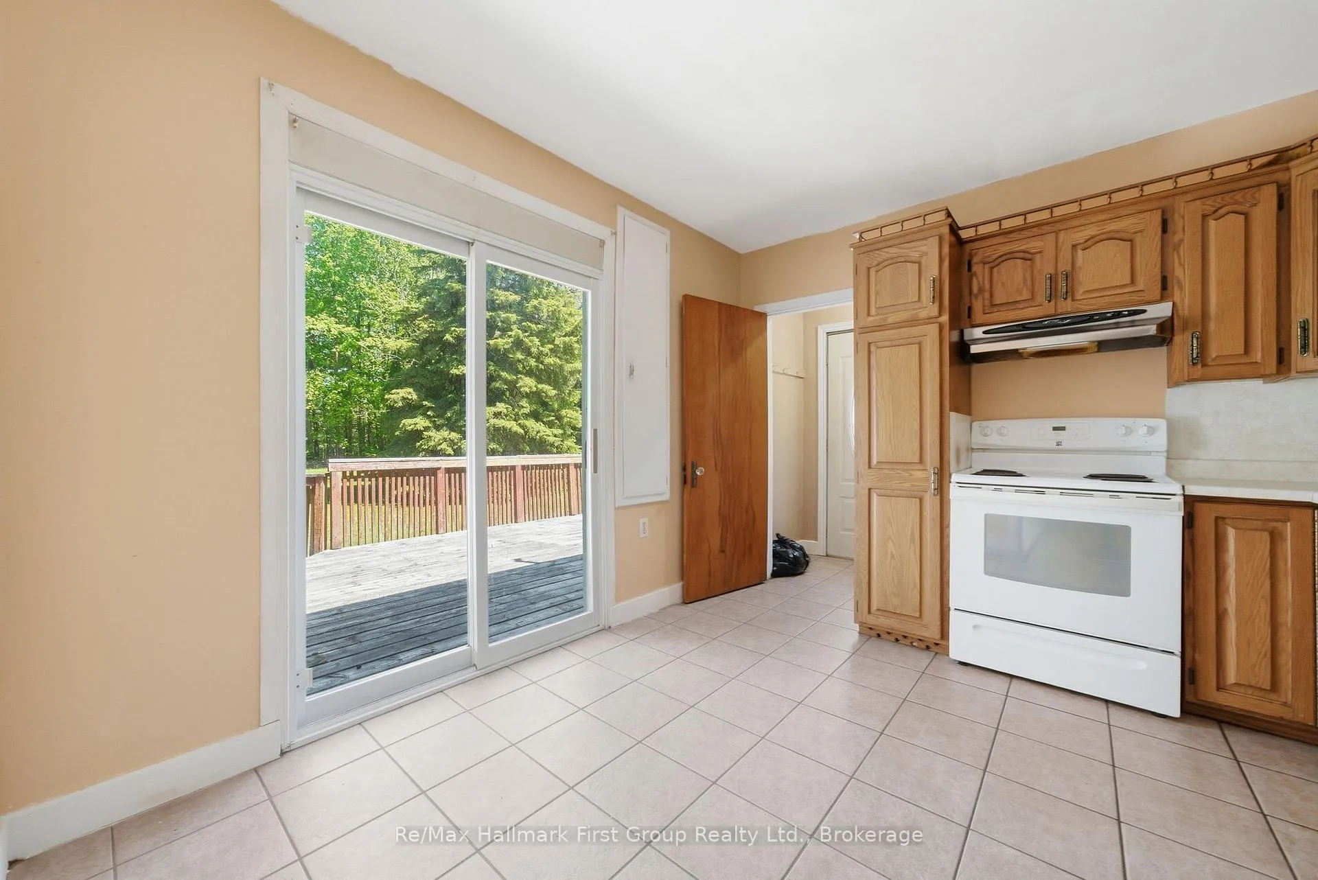 Photo 6 of 5283 Hillview Drive N, Hamilton Township, Rural Hamilton — HOMEH