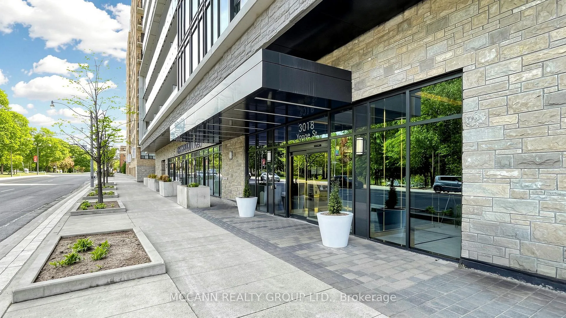 Photo 3 of Unit 605, 3018 Yonge Street, Toronto, Lawrence Park South — HOMEH